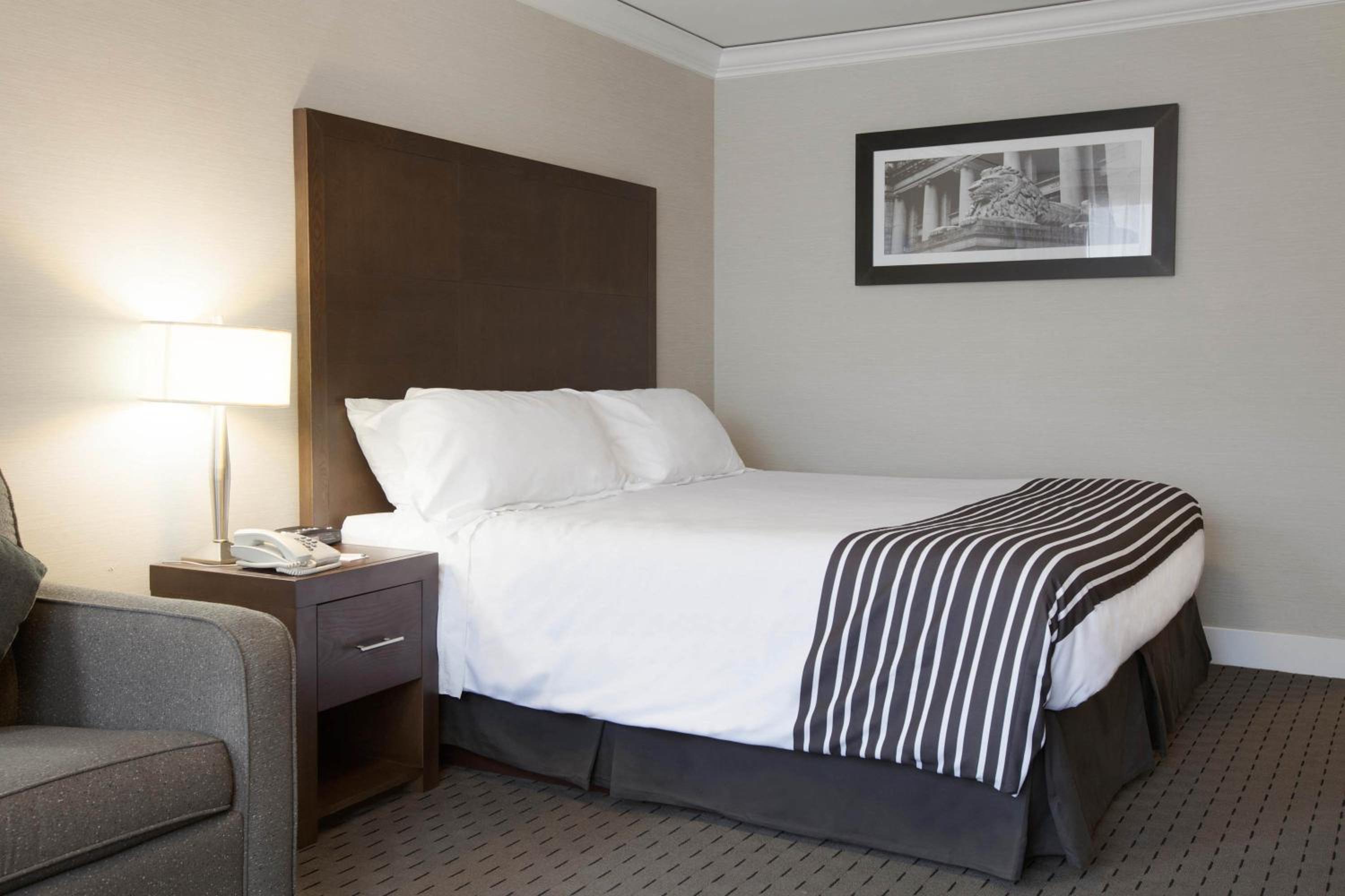 Standard Suite, 1 King Bed, Kitchenette, South Tower