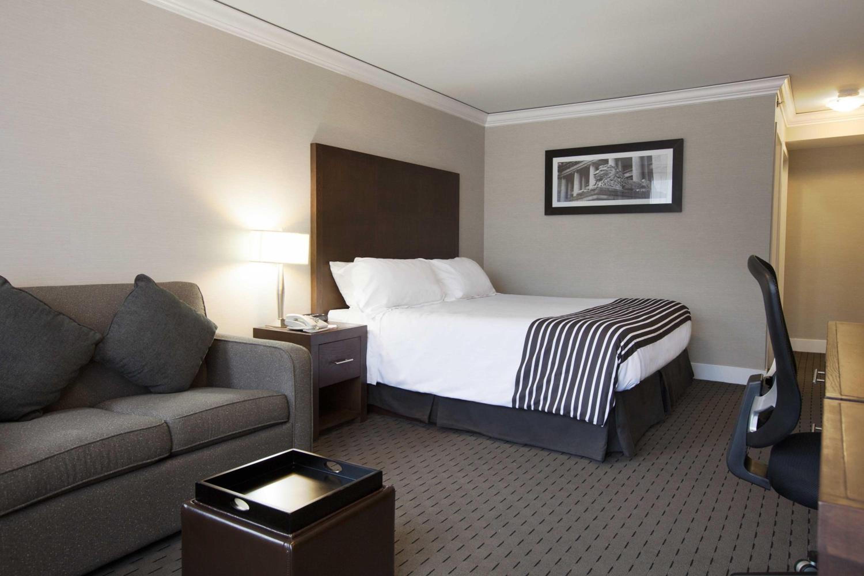 Standard Suite, 1 King Bed, Kitchenette, South Tower
