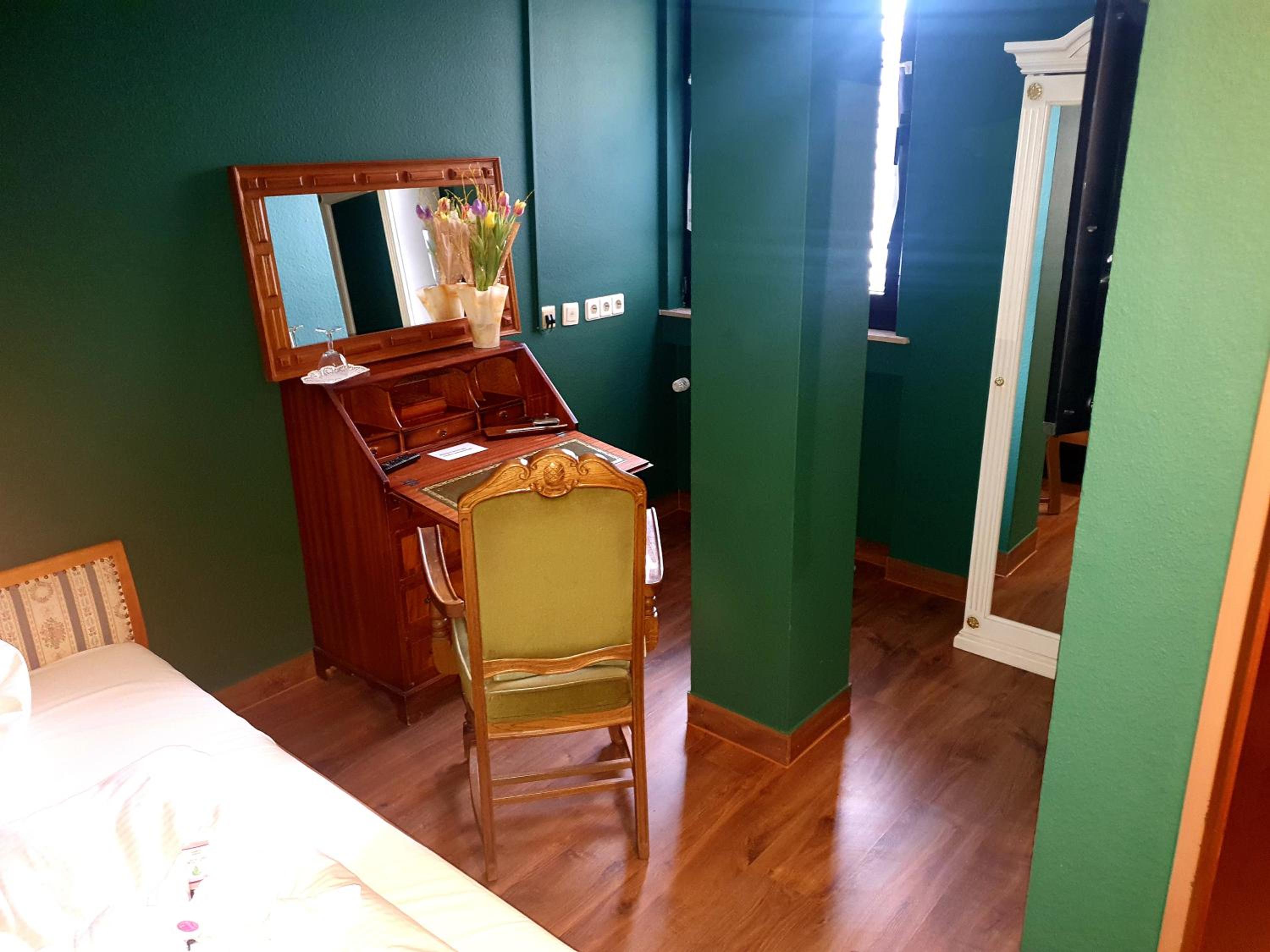 Single Room photo 2