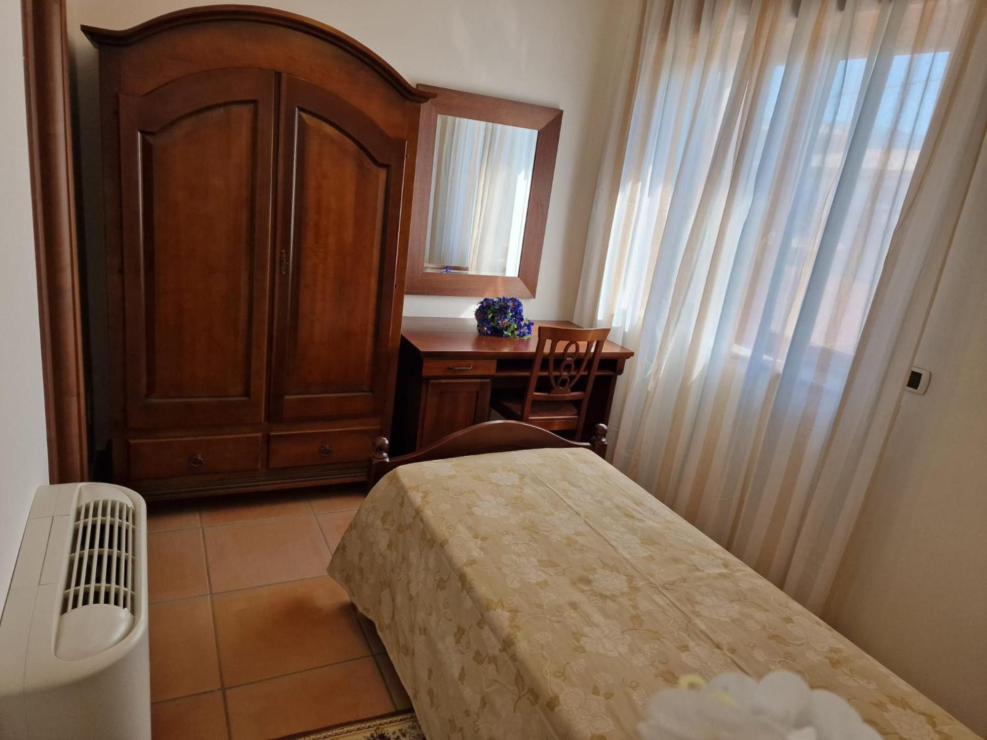 Single Room With Private Bathroom photo 2