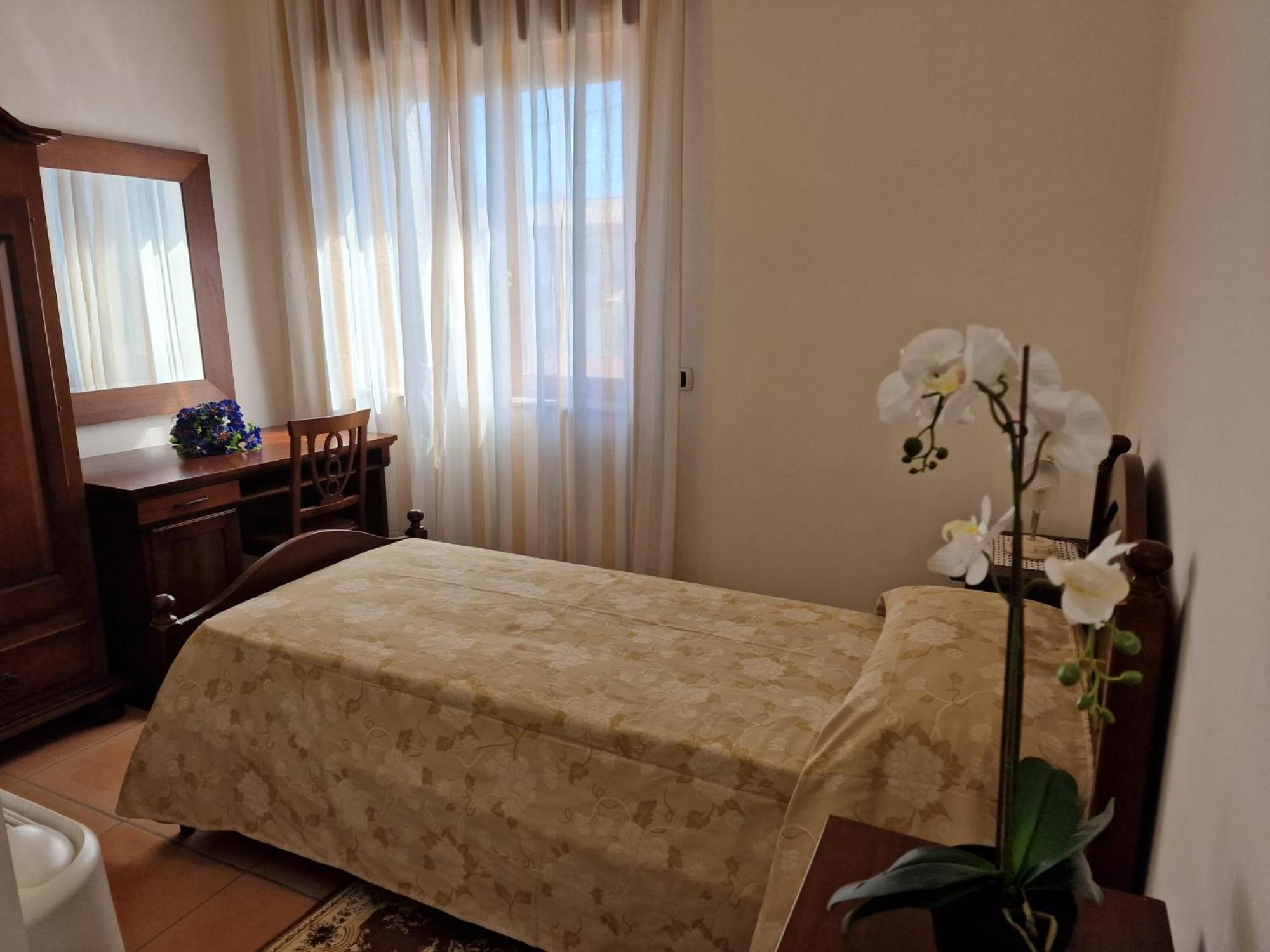 Single Room With Private Bathroom photo 1