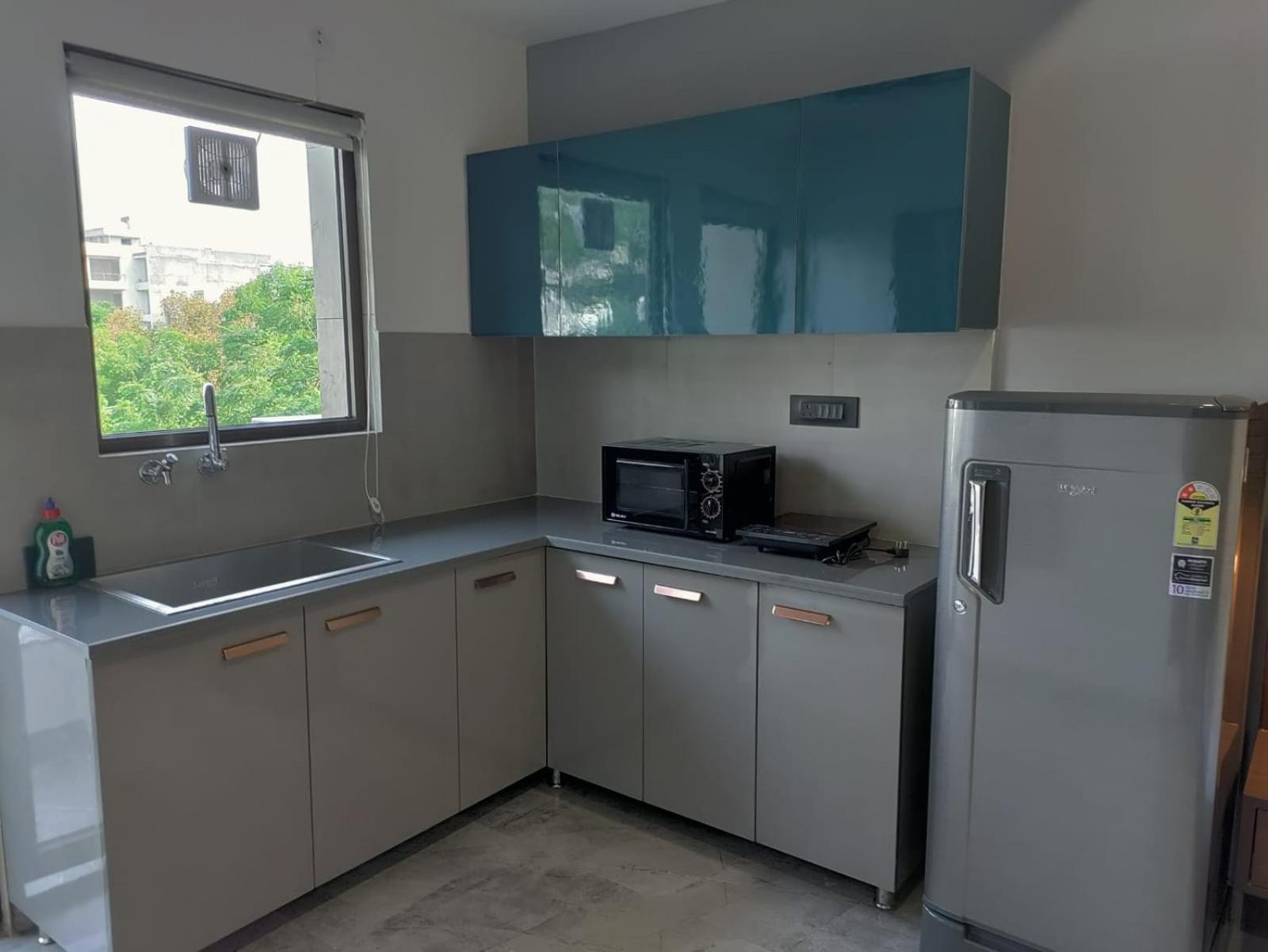 Studio with Balcony - Photo 11