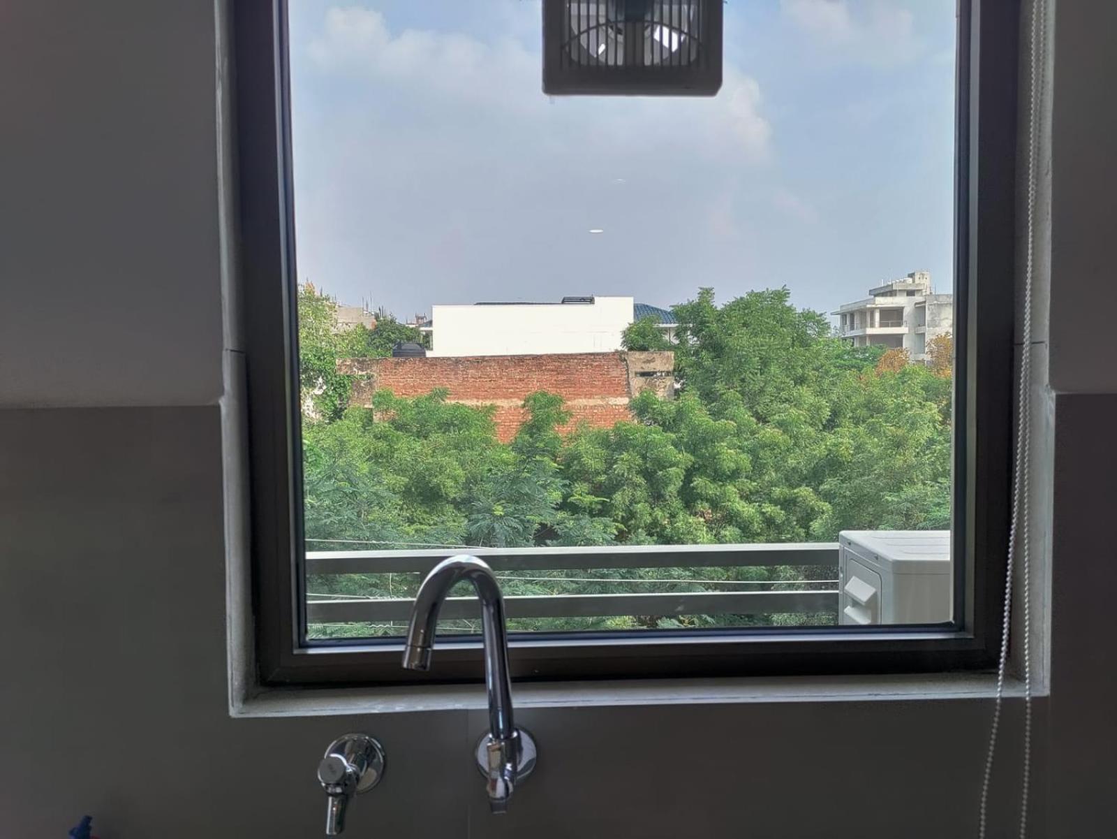 Studio with Balcony - Photo 3