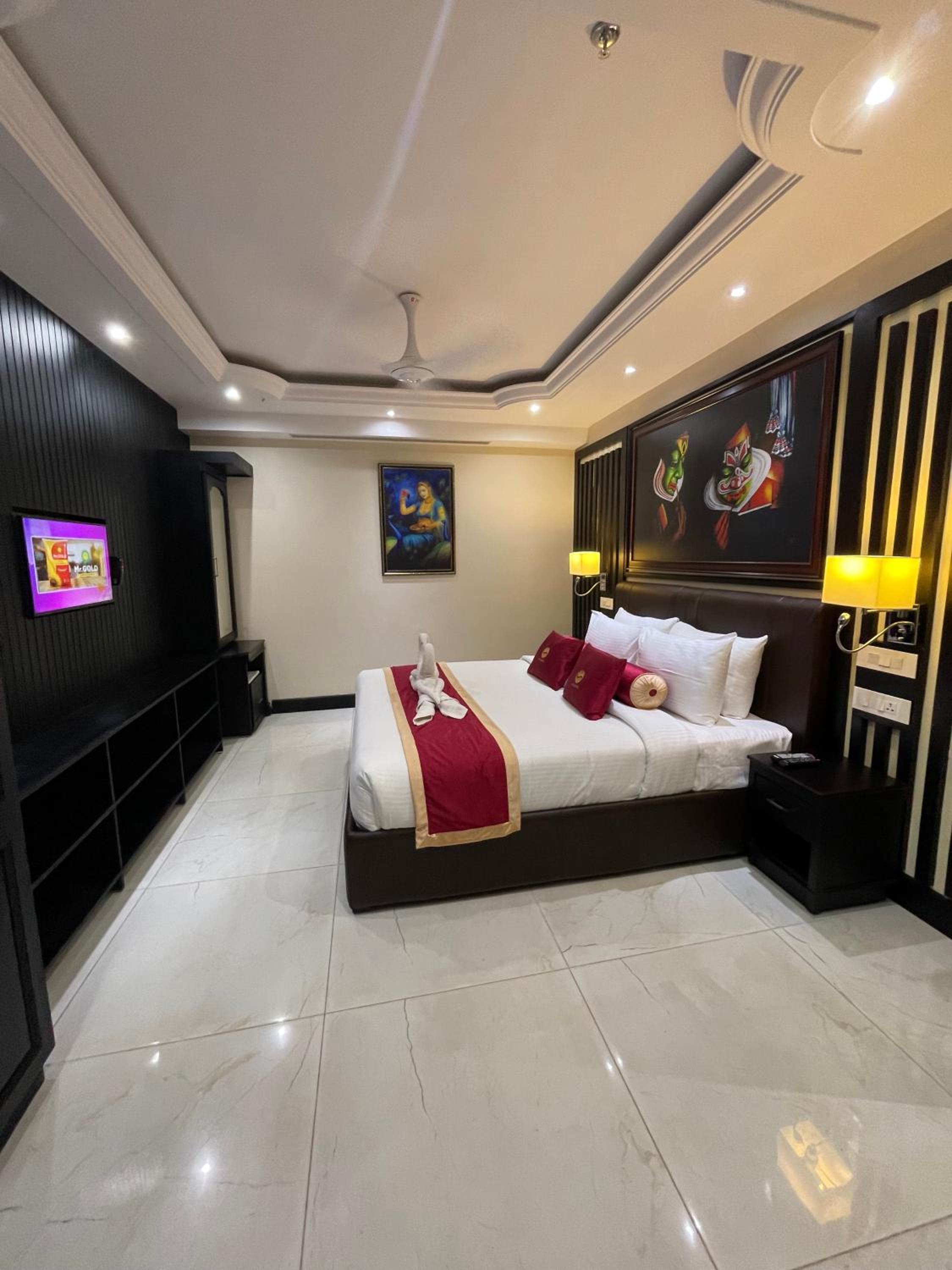 Deluxe King Suite - Photo 1