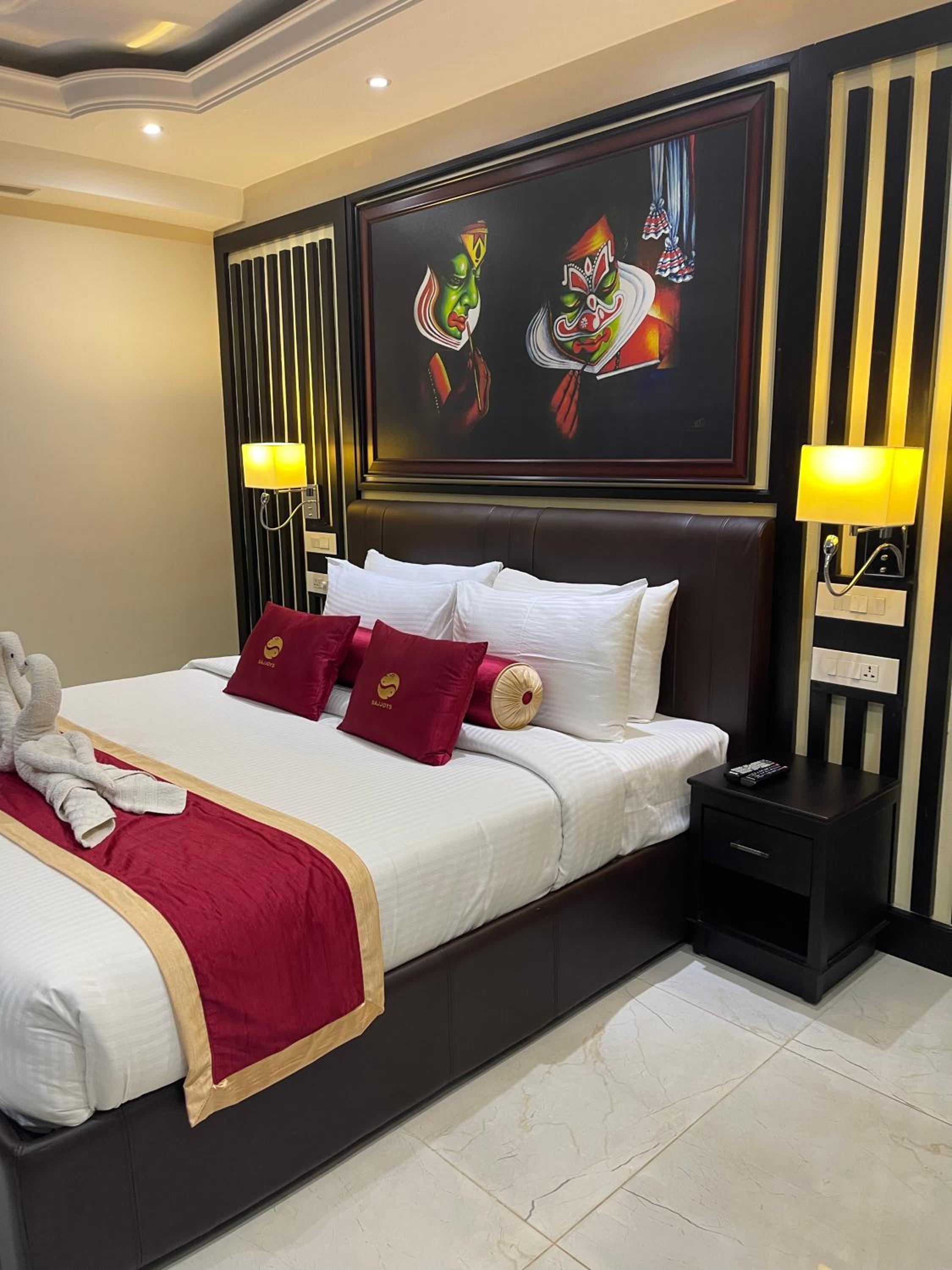 Deluxe King Suite - Photo 9