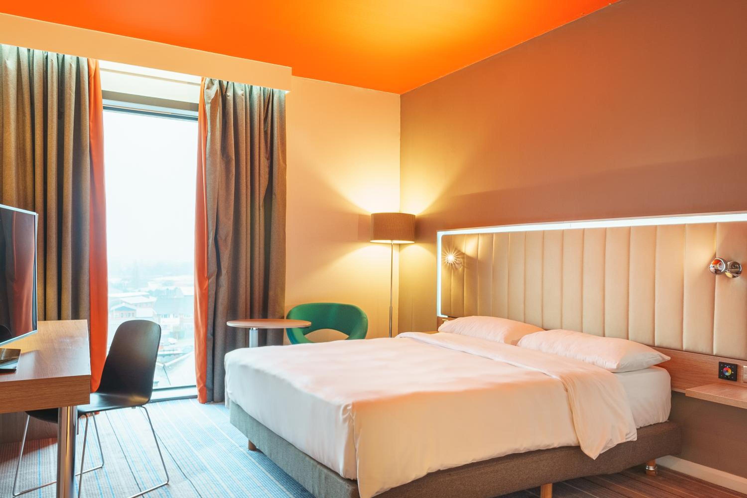 Net Zero Standard Room with City View - Photo 1