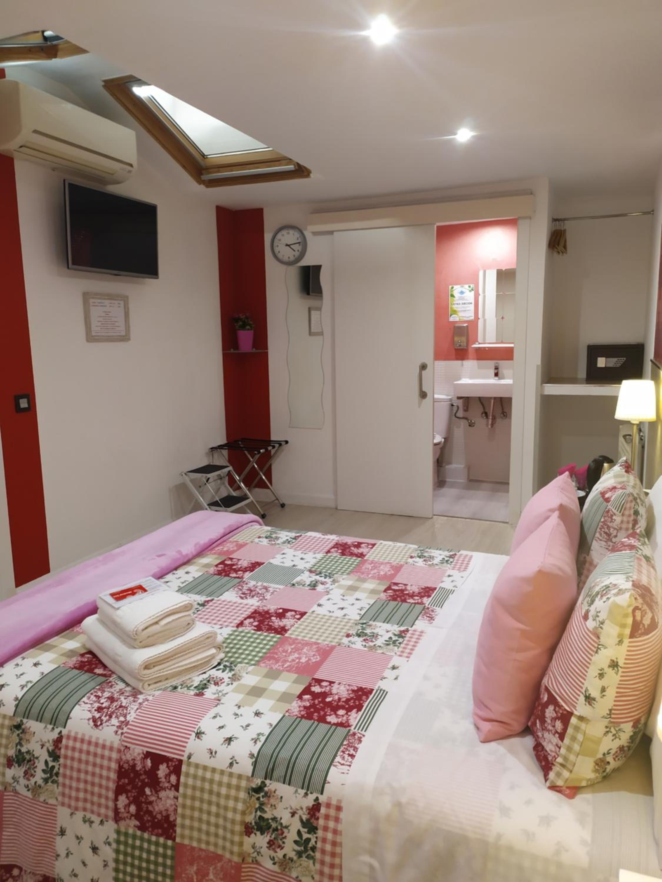 Garret Double Room - Photo 18
