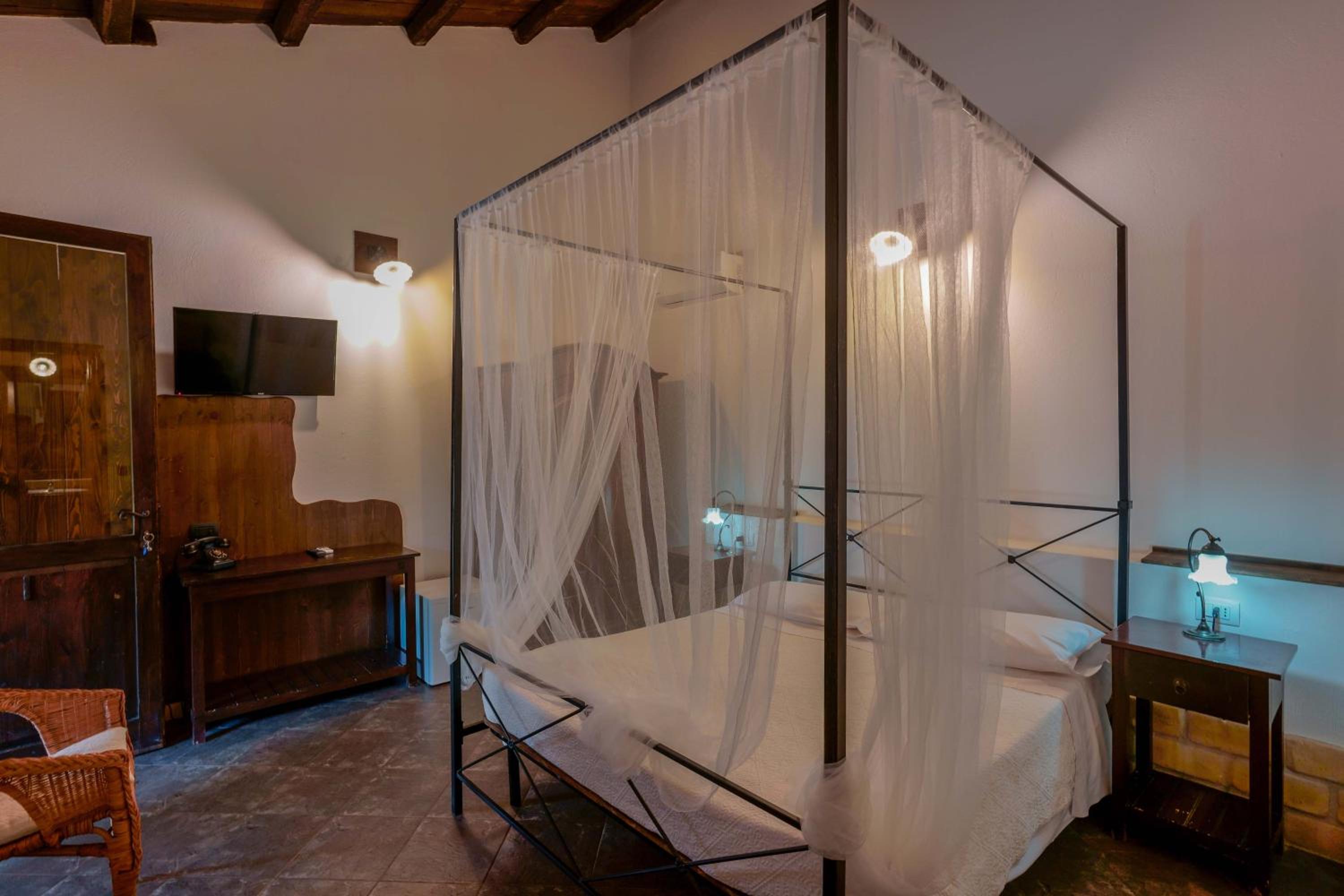 Superior Double Room - Photo 11