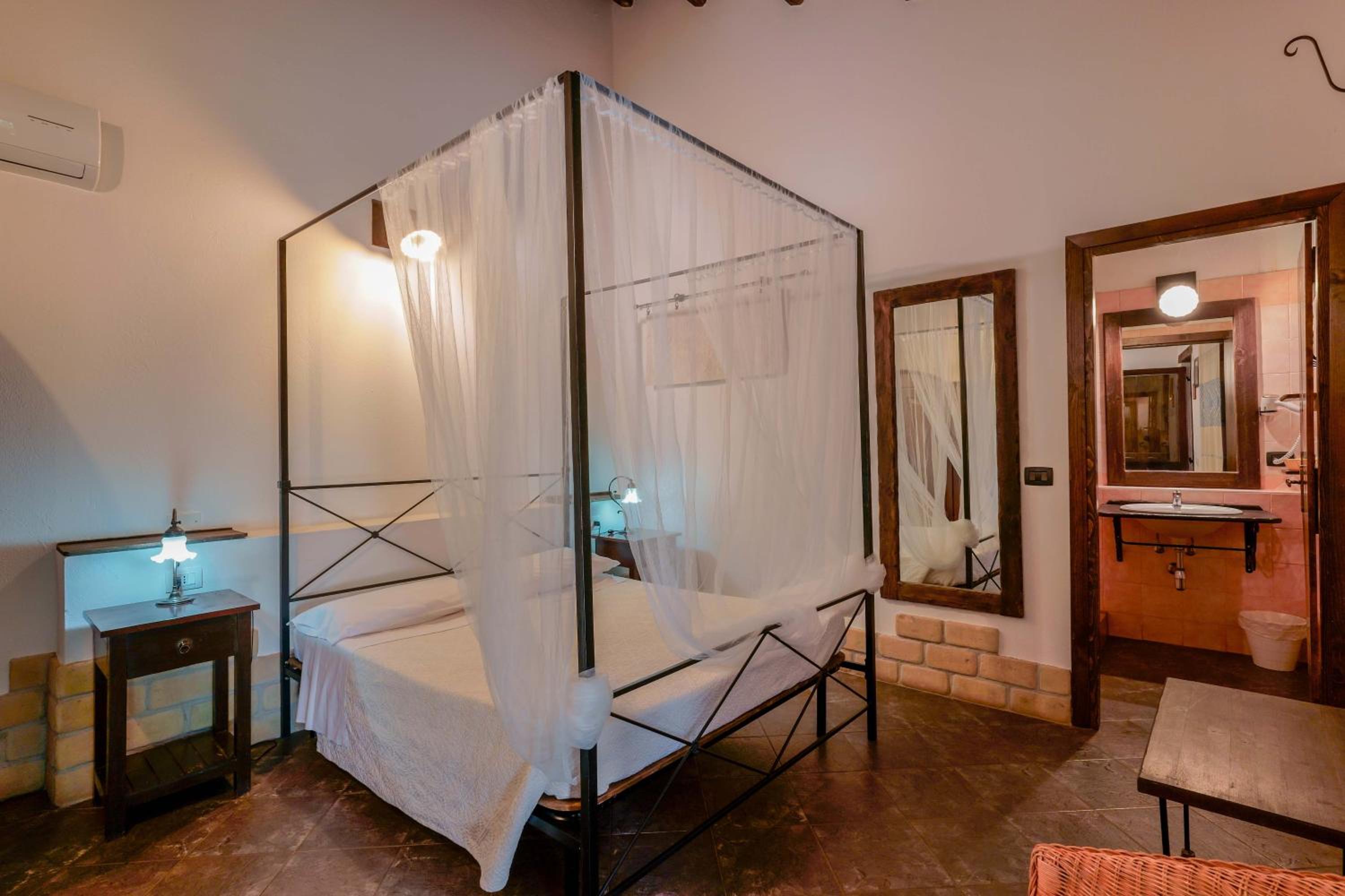 Superior Double Room - Photo 1