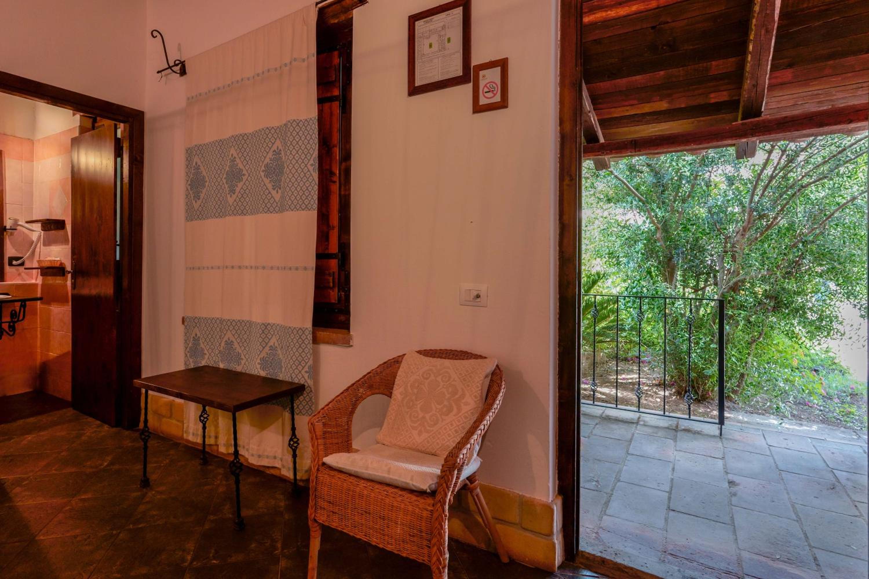 Superior Double Room - Photo 10
