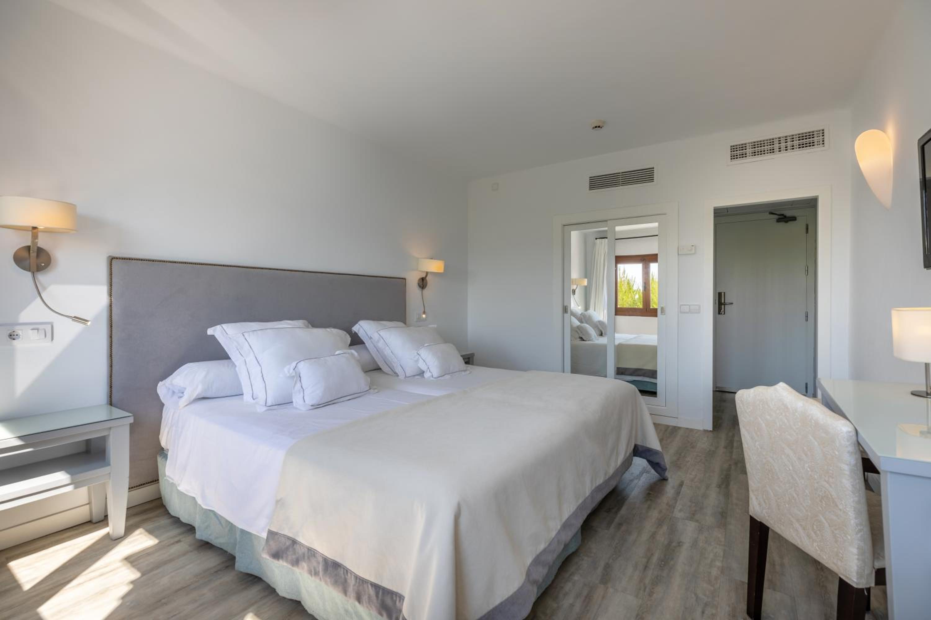 Double or Twin Room - Photo 1