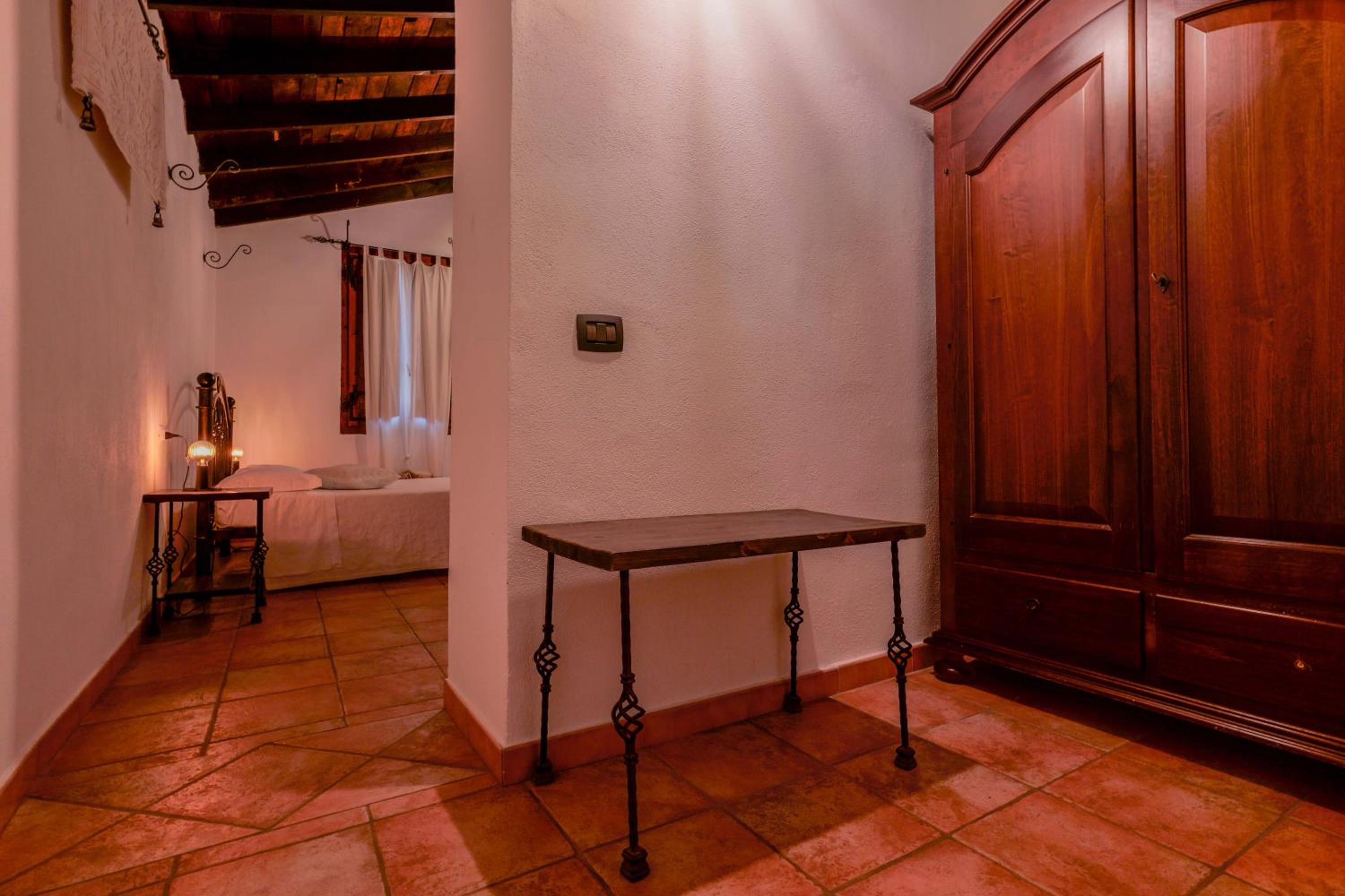 Classic Double Room - Photo 8