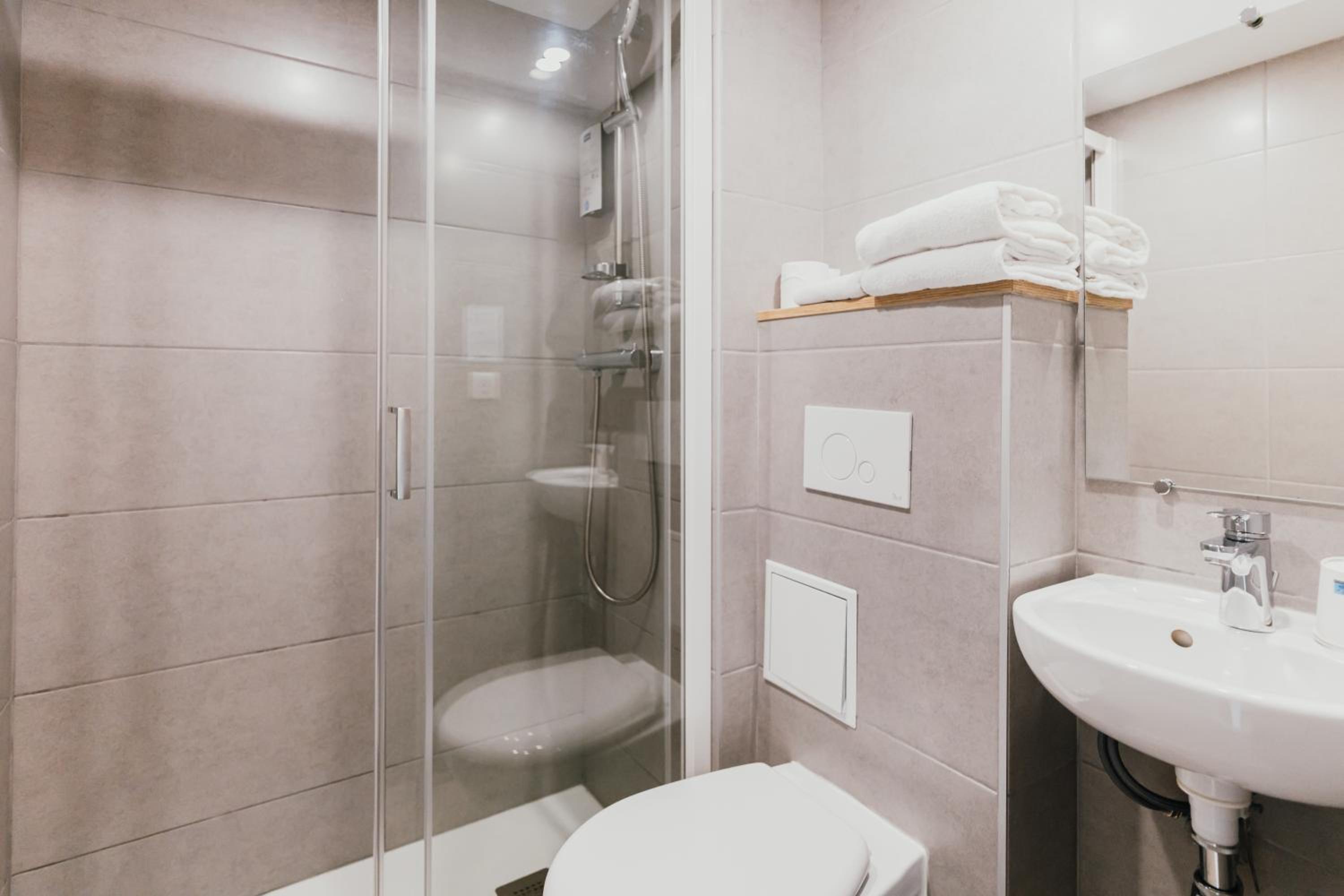 Standard Room - Triple Room 1 Double Bed 1 Bunk Bed - Photo 4