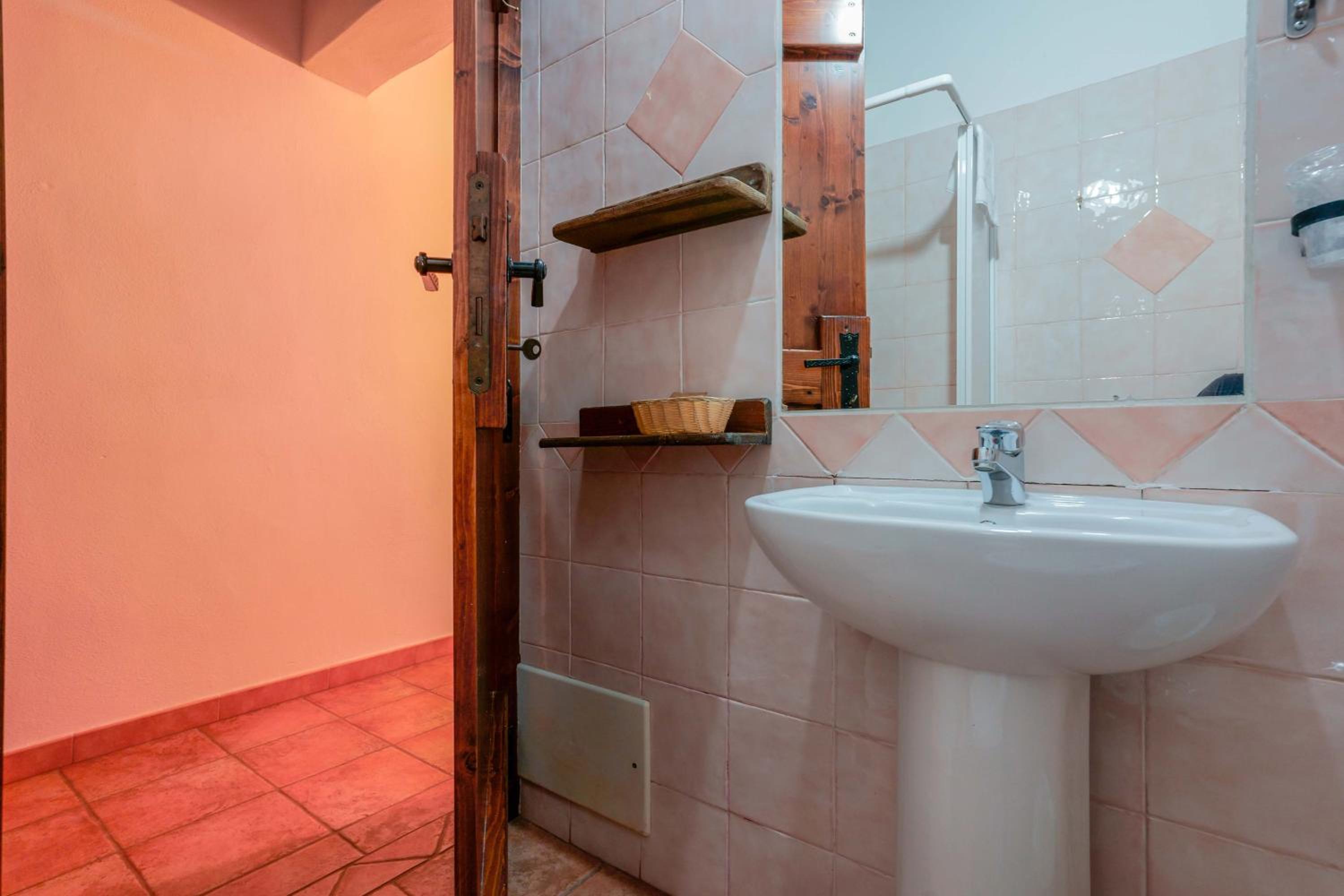 Classic Double Room - Photo 7