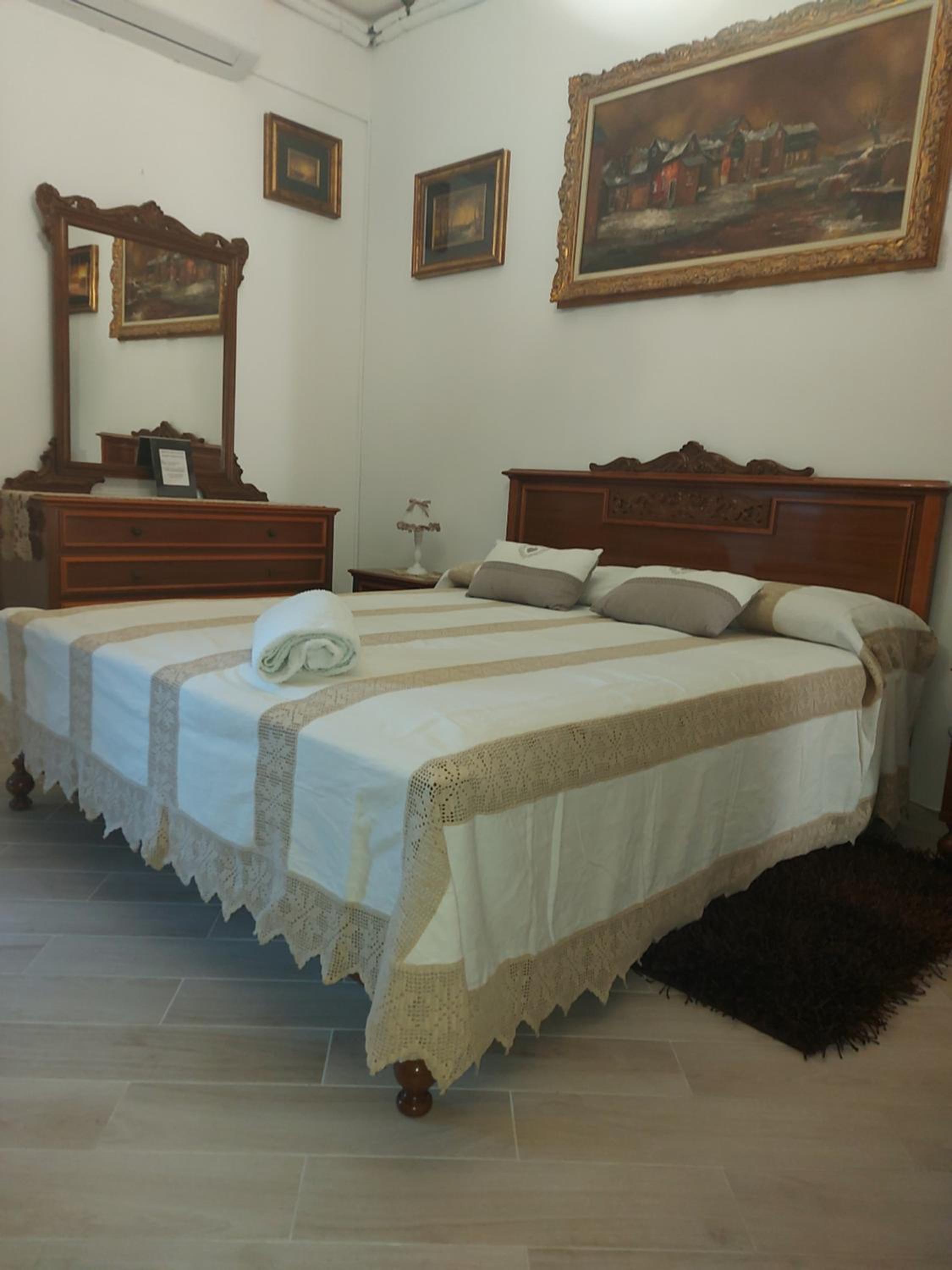 Double Room with Private Bathroom - Photo 1