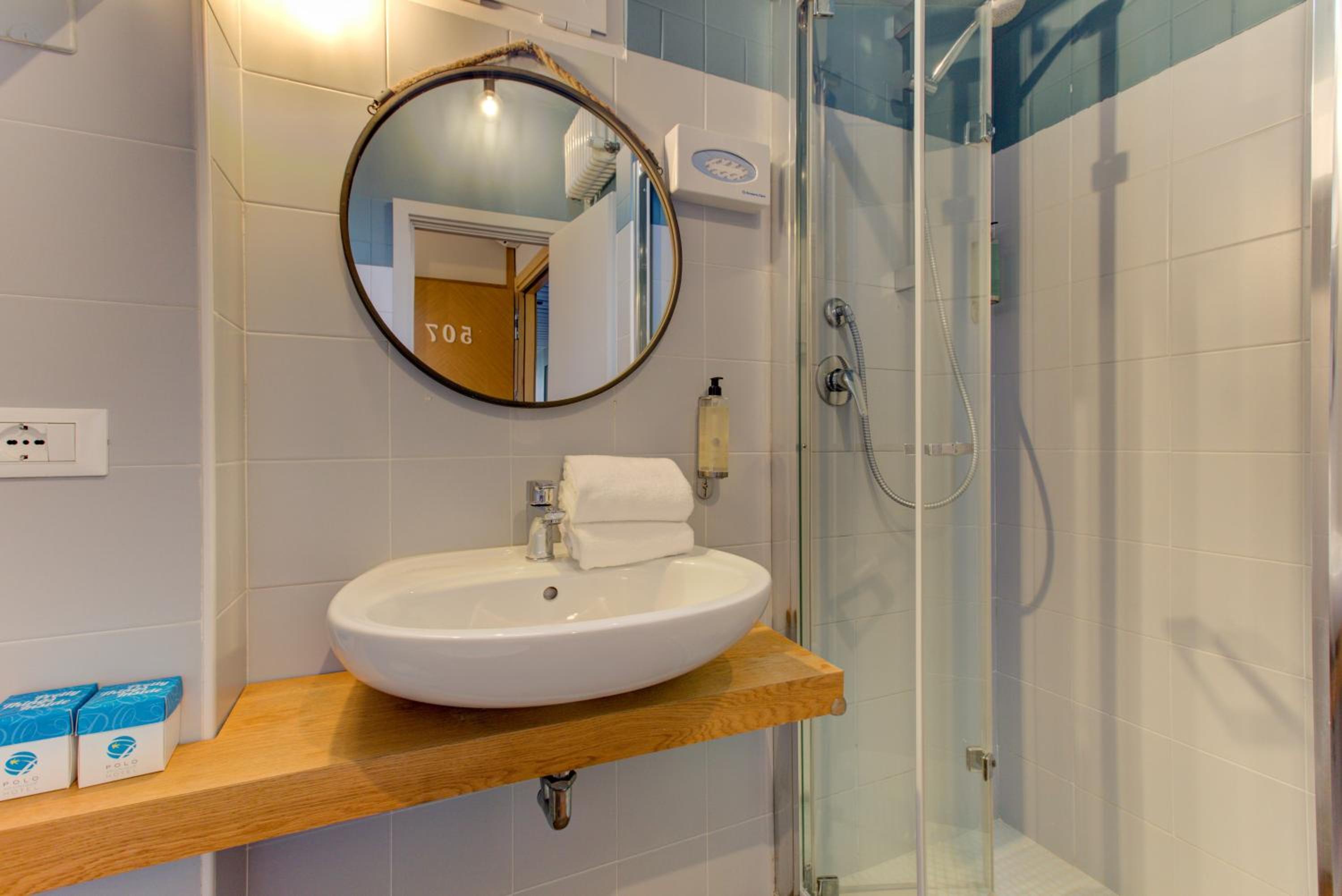 Deluxe Double or Twin Room photo 2