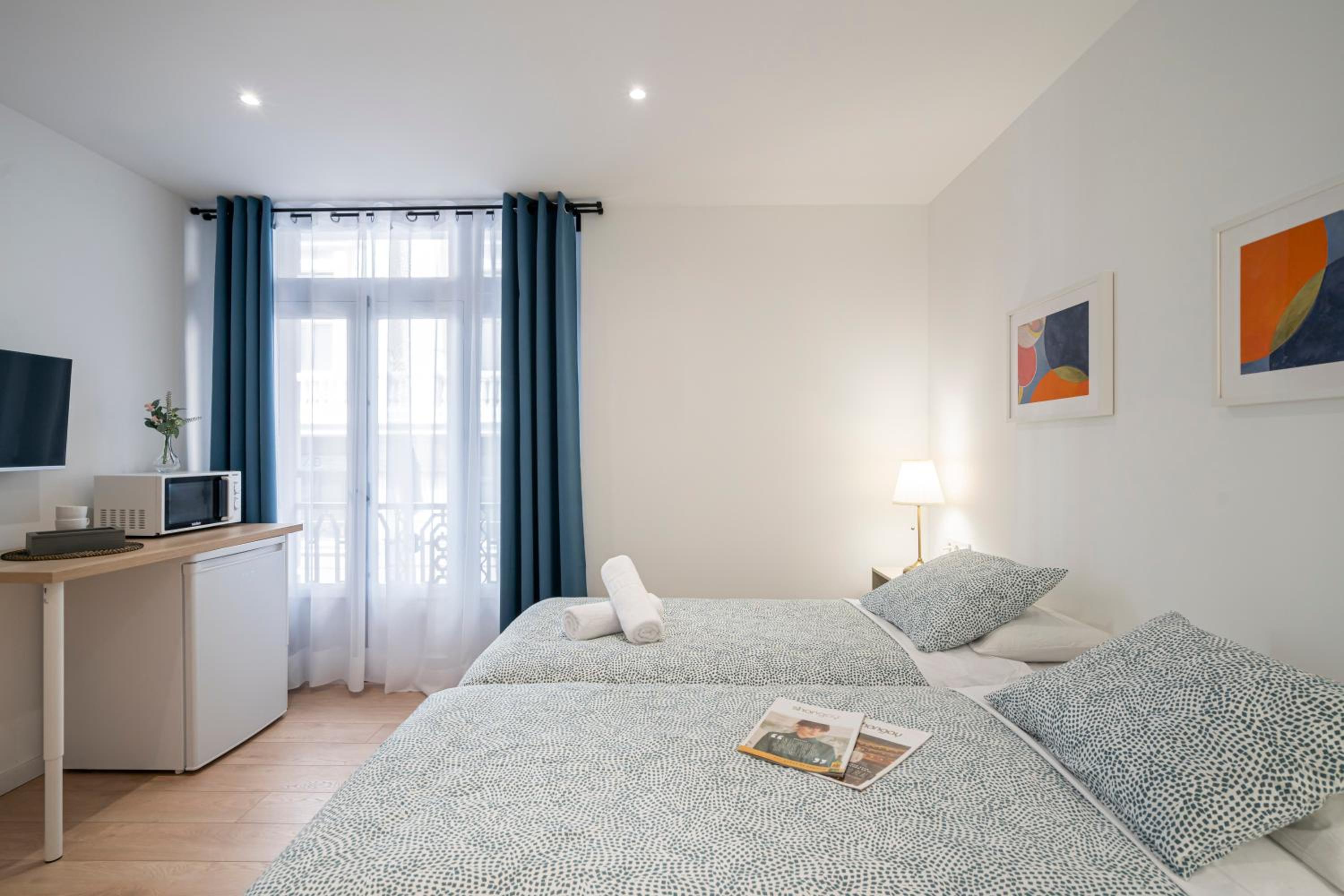 Twin Room with City View photo 2