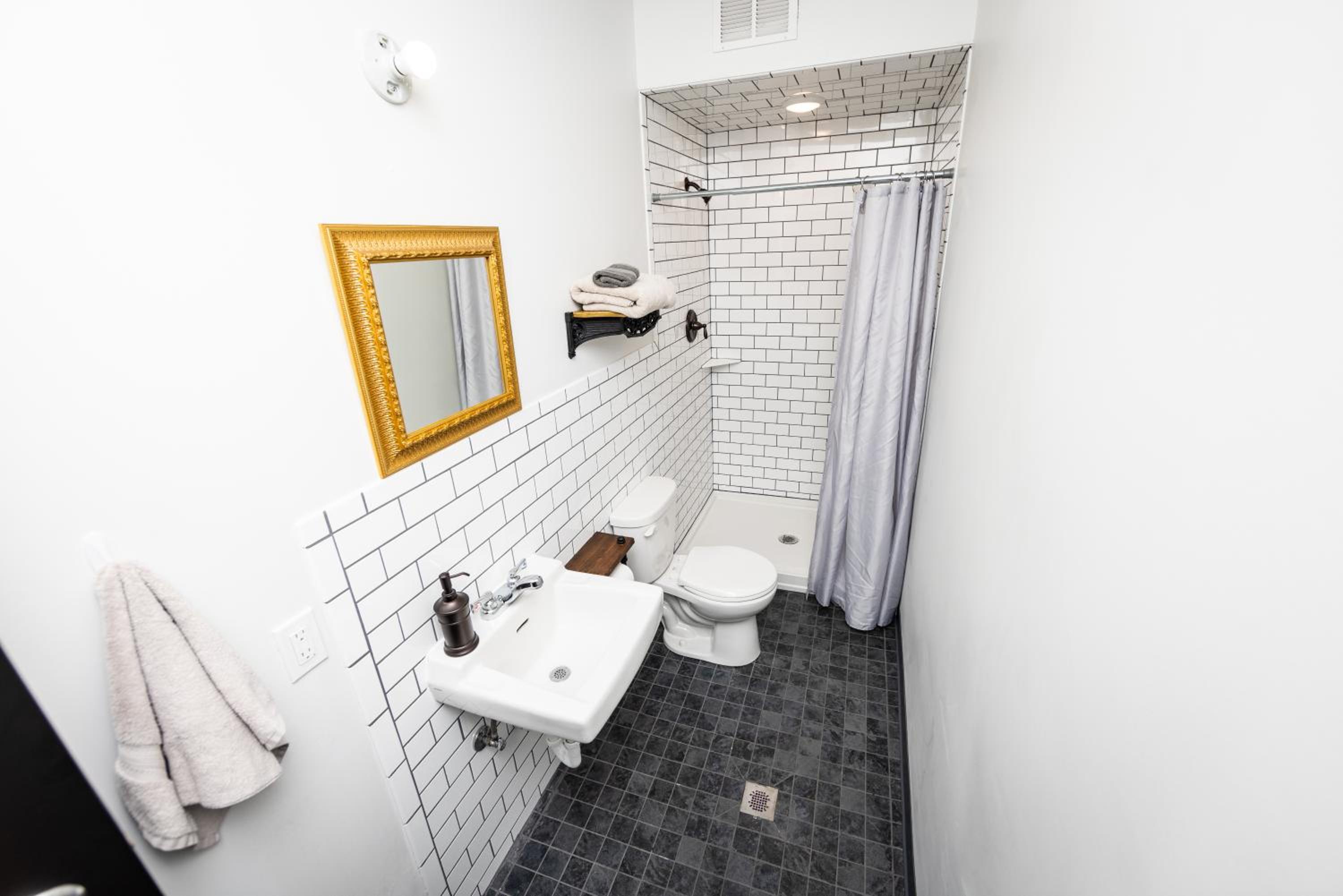 Large Double Room - Photo 2