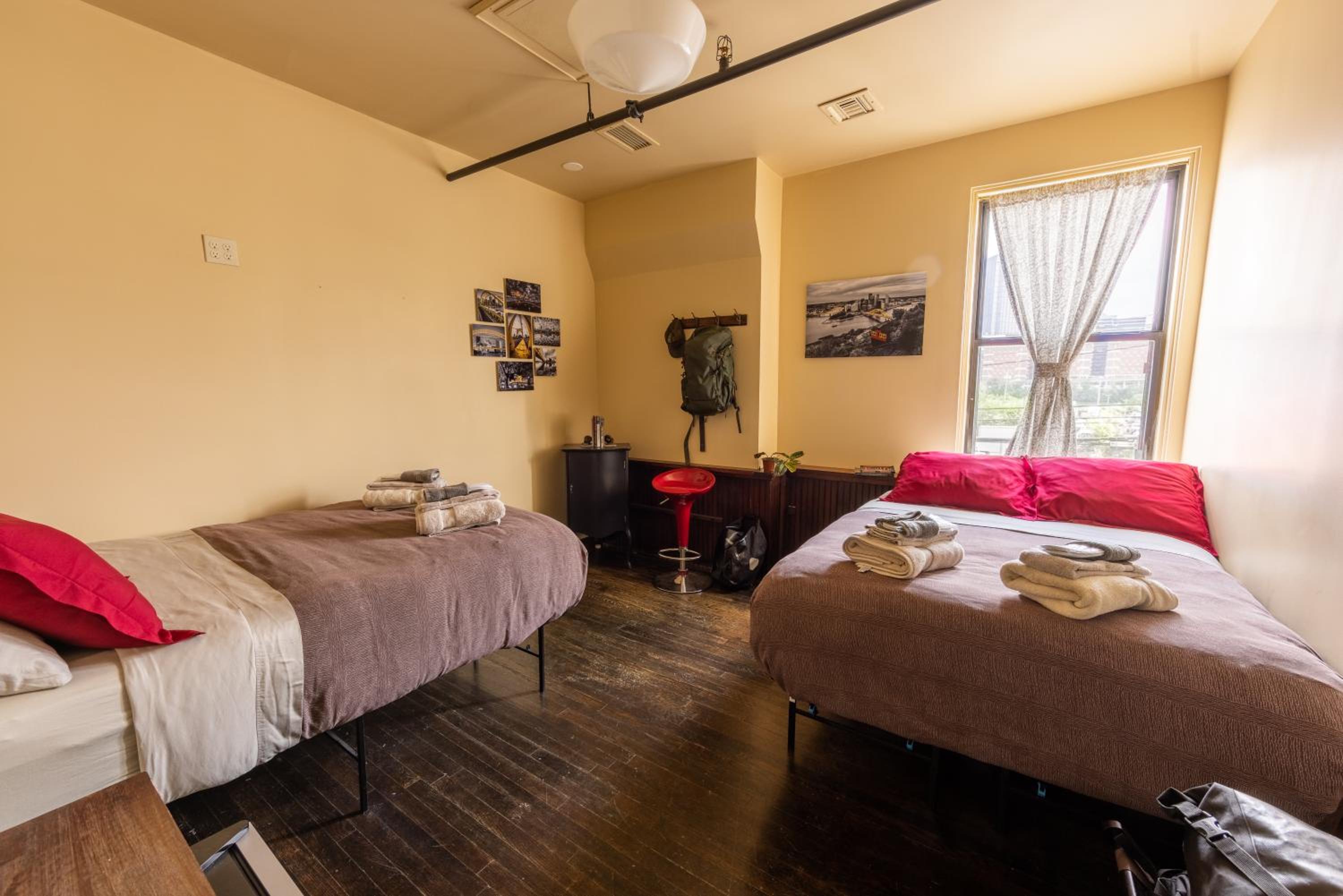 Large Double Room - Photo 1