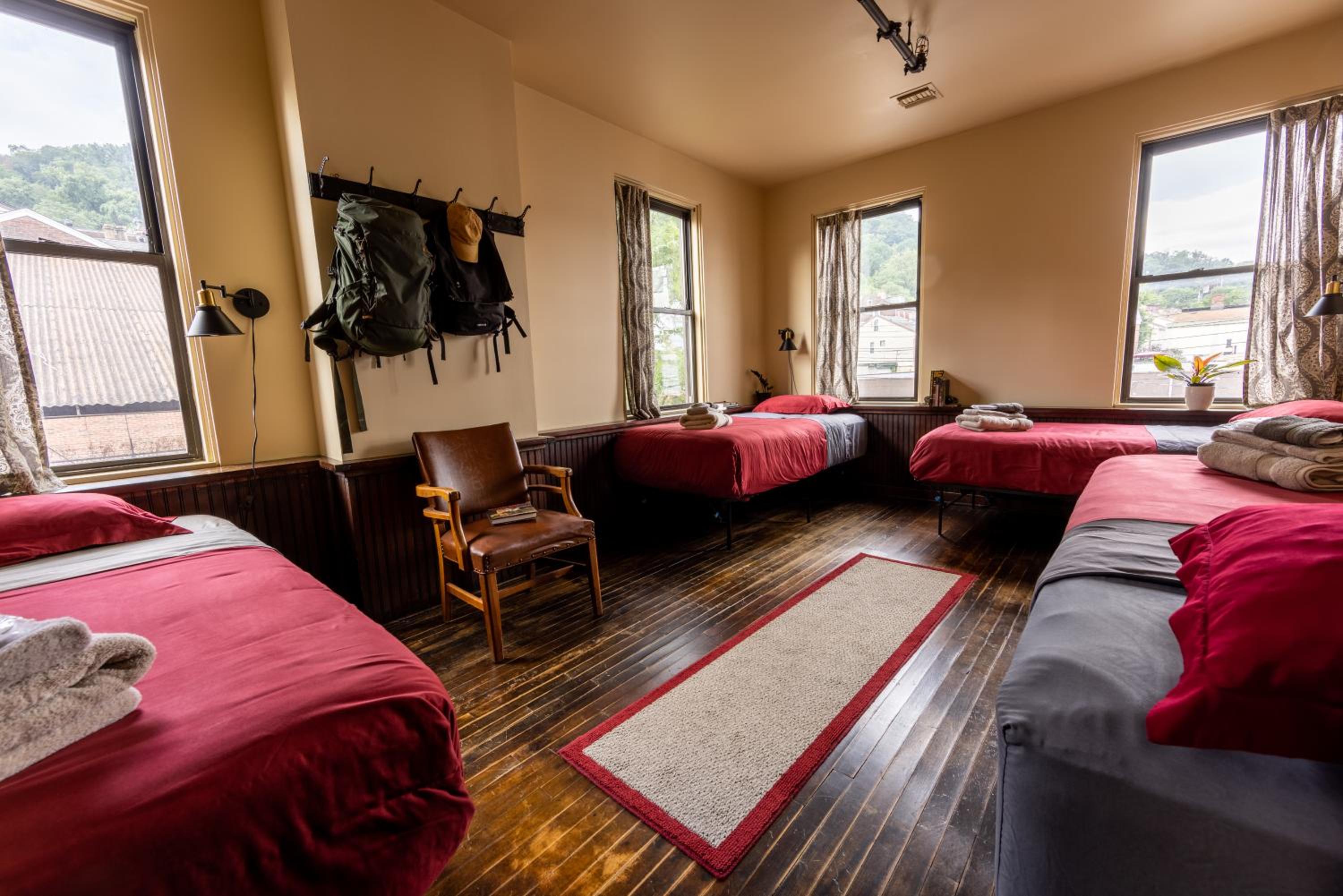 Classic Quadruple Room - Photo 1