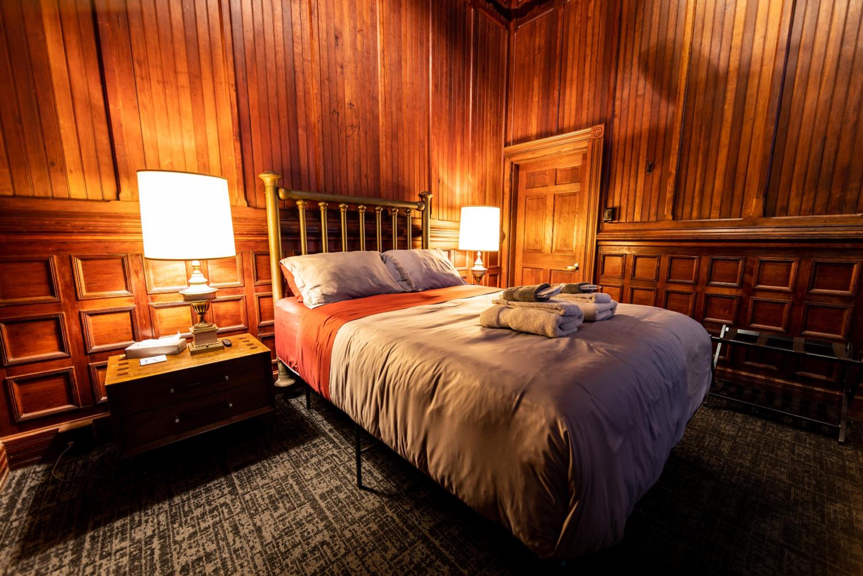Deluxe Queen Suite - Photo 1