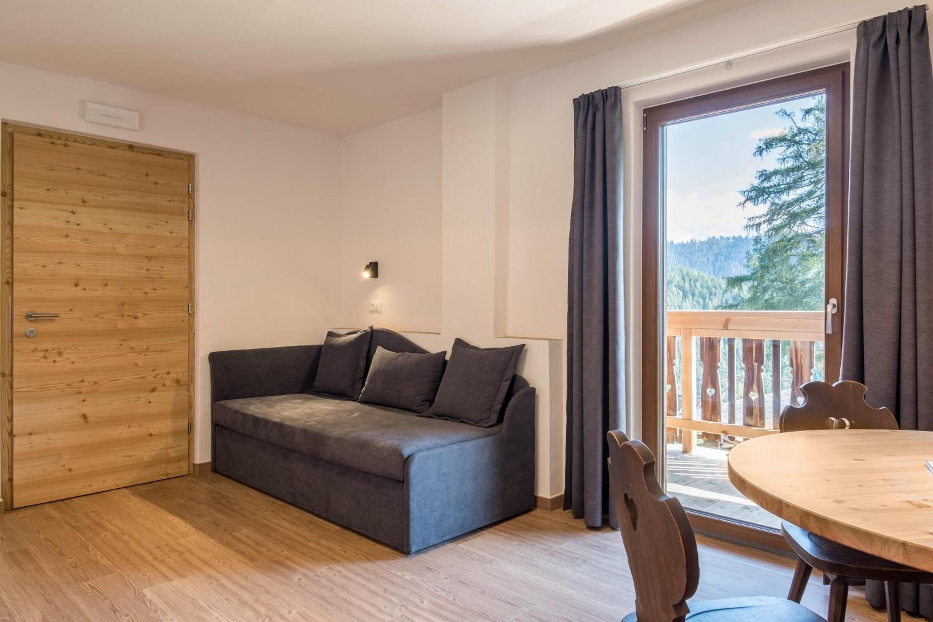 Two-Bedroom Deluxe Apartment with Garden View