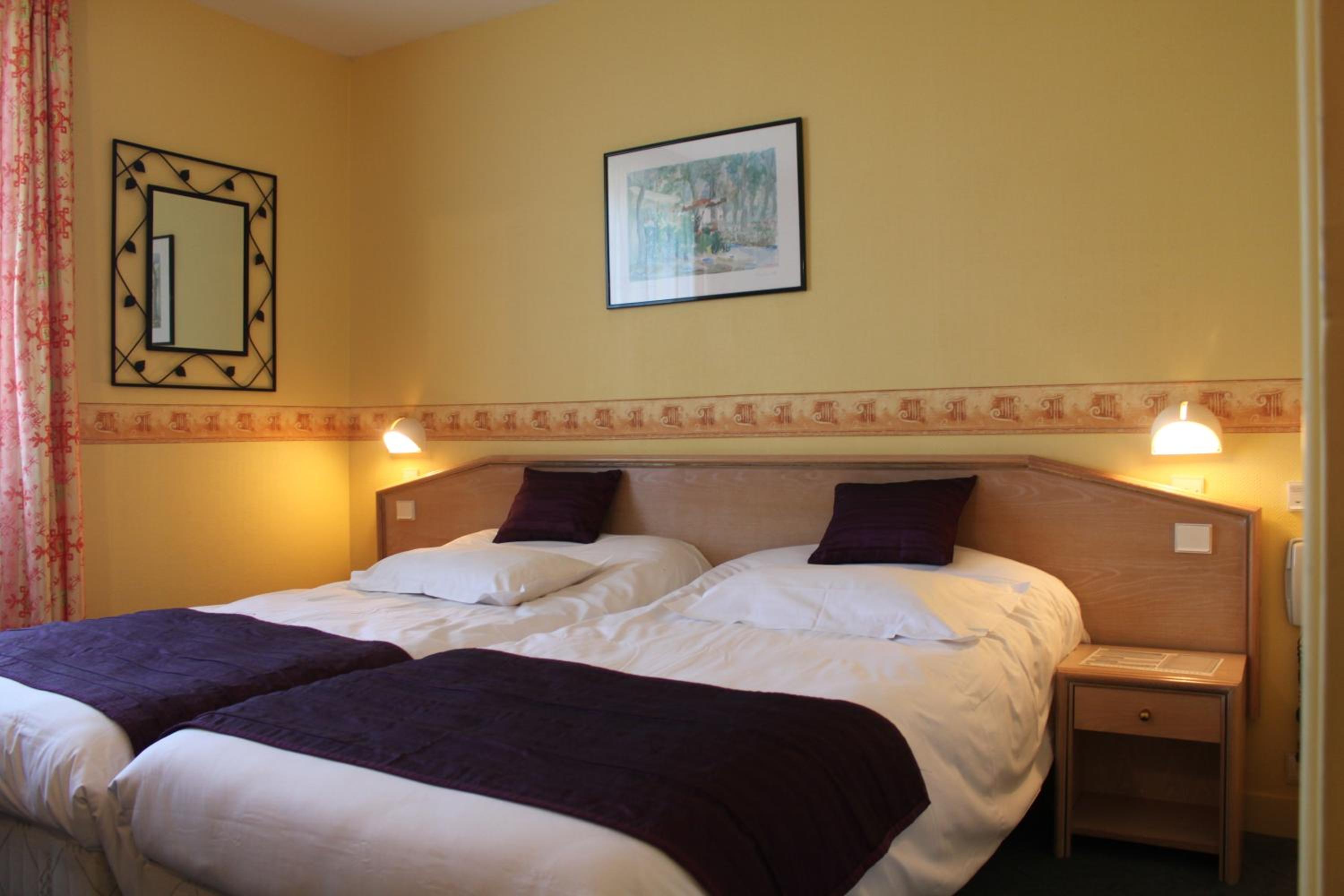 Double Room with Private Bathroom - Photo 2