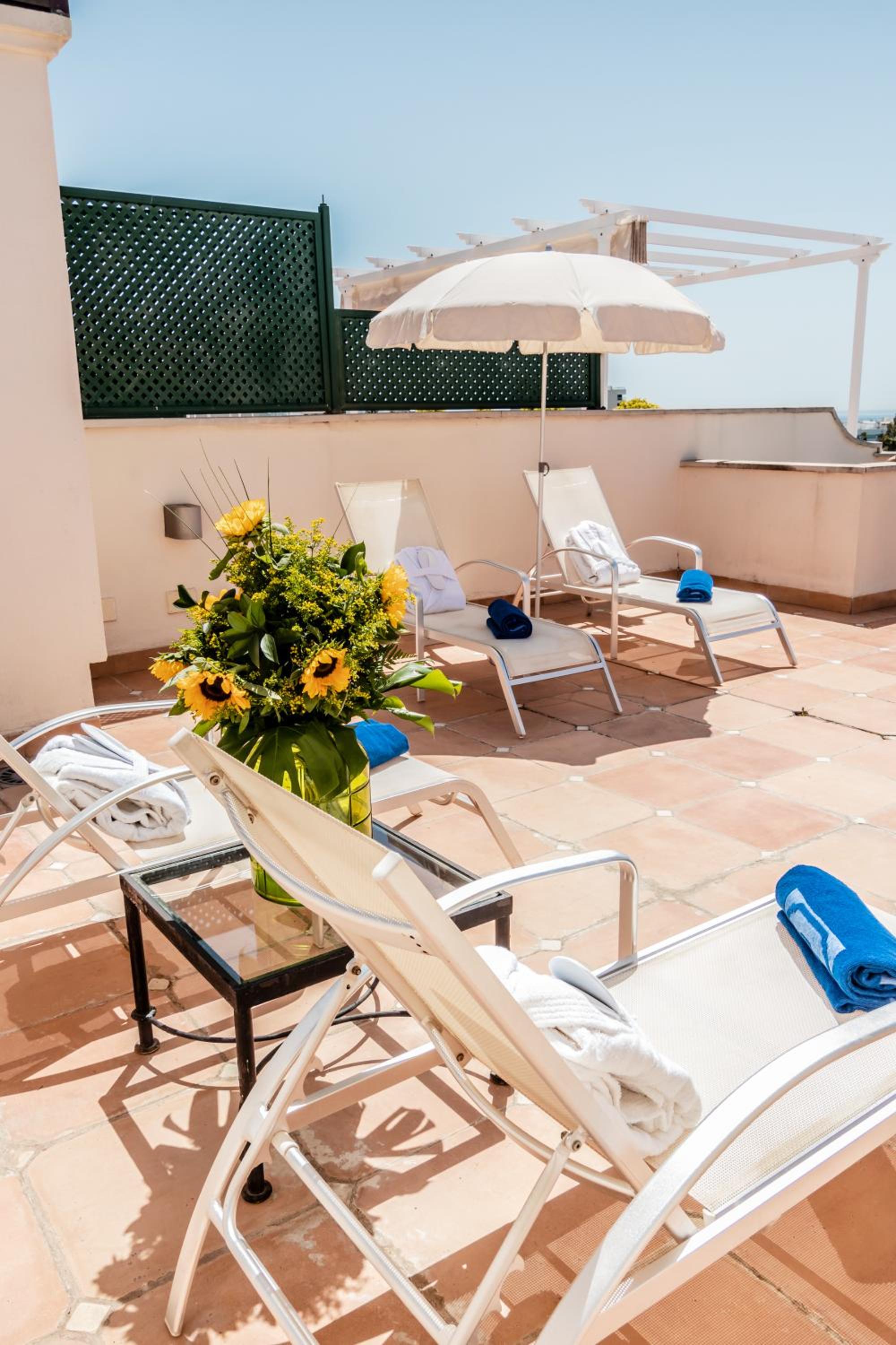 Three-Bedroom Penthouse Apartment with Sea View thumbnail 6