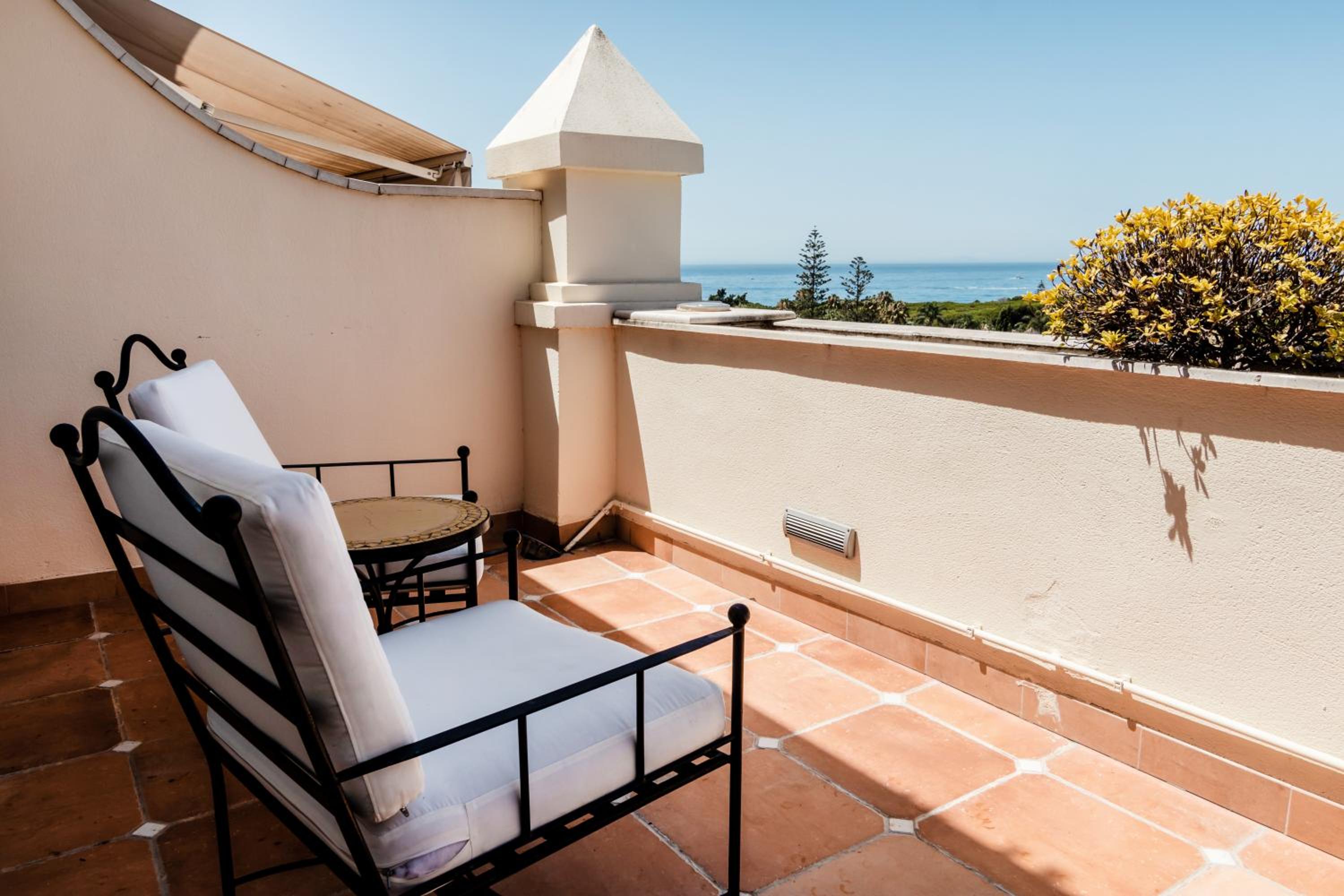 One-Bedroom Penthouse Apartment with Sea View thumbnail 6