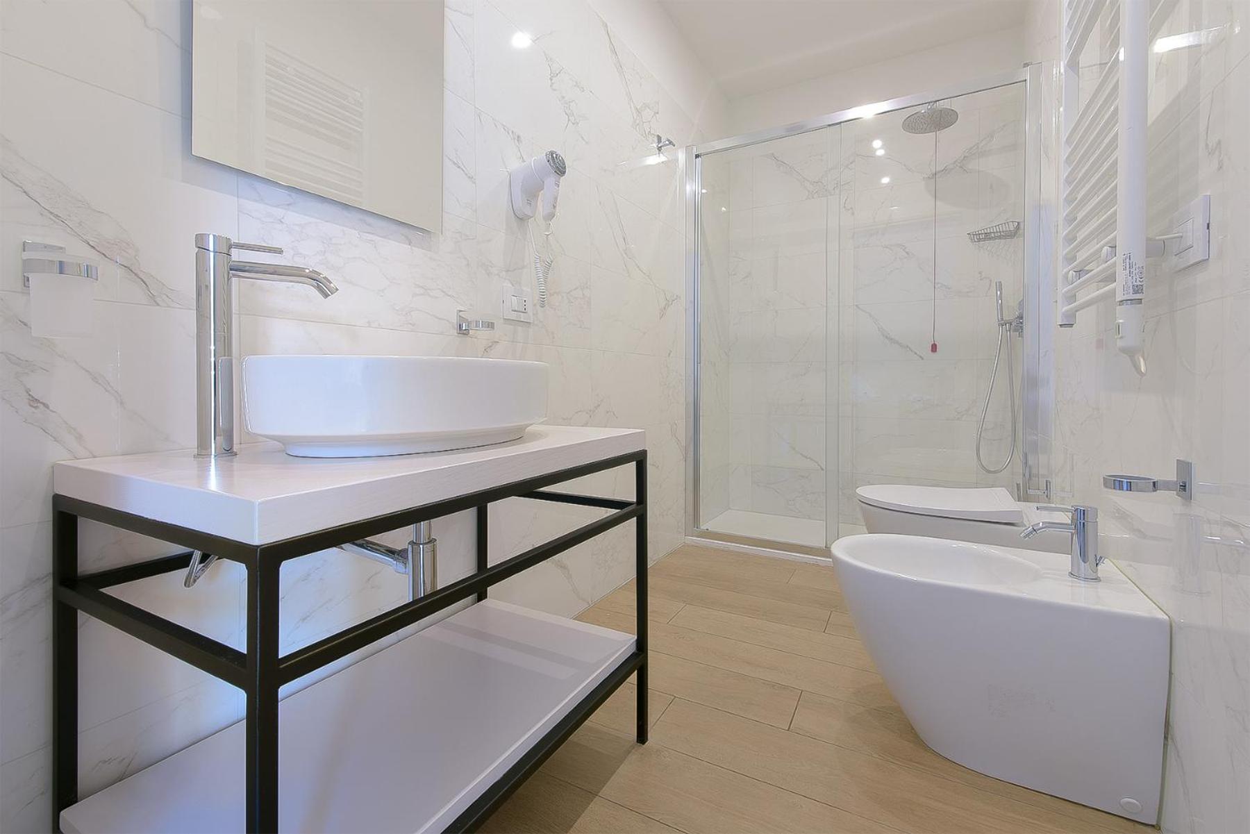 Deluxe Double Room - Photo 17