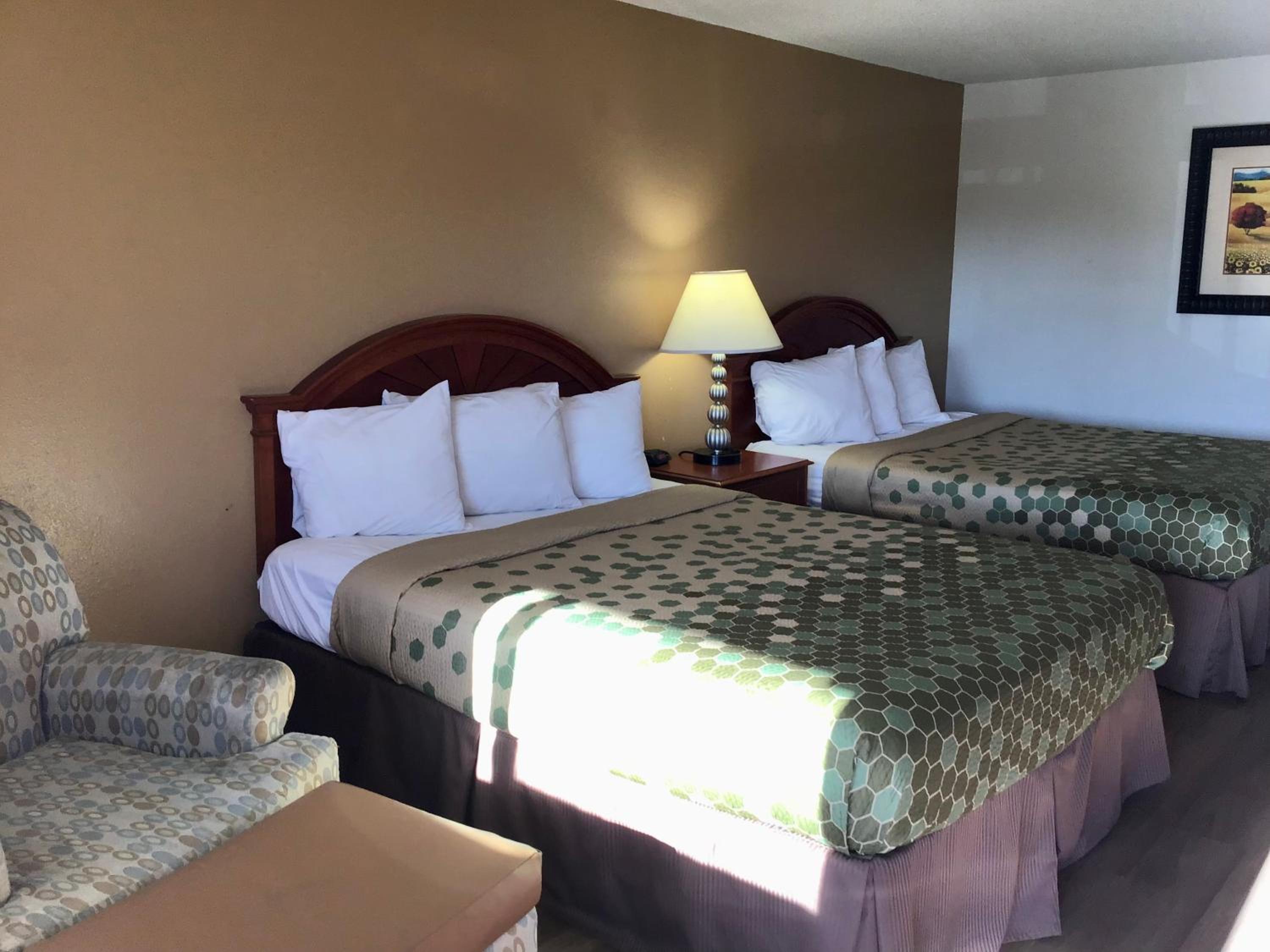 Queen Room with Two Queen Beds - Non-Smoking photo 1
