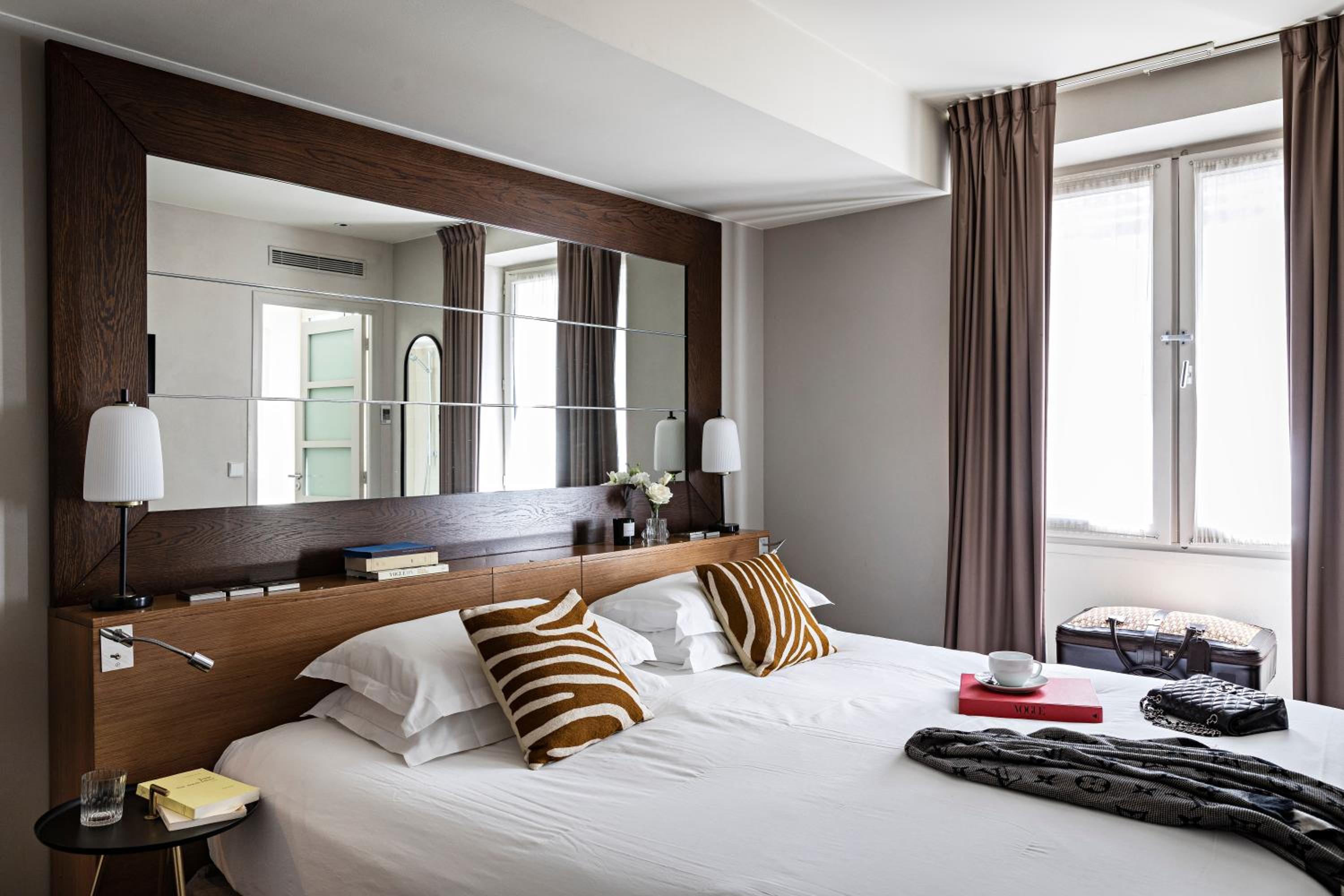 Premium King Room photo 1