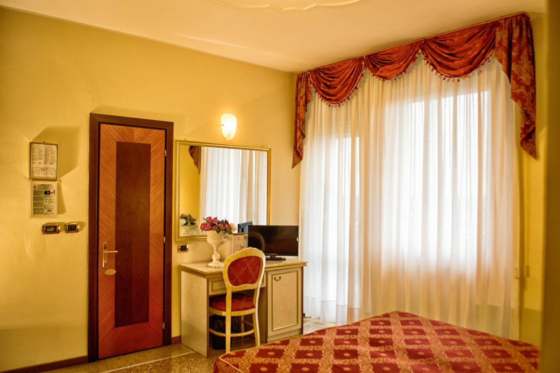 Economy Double Room - Photo 6