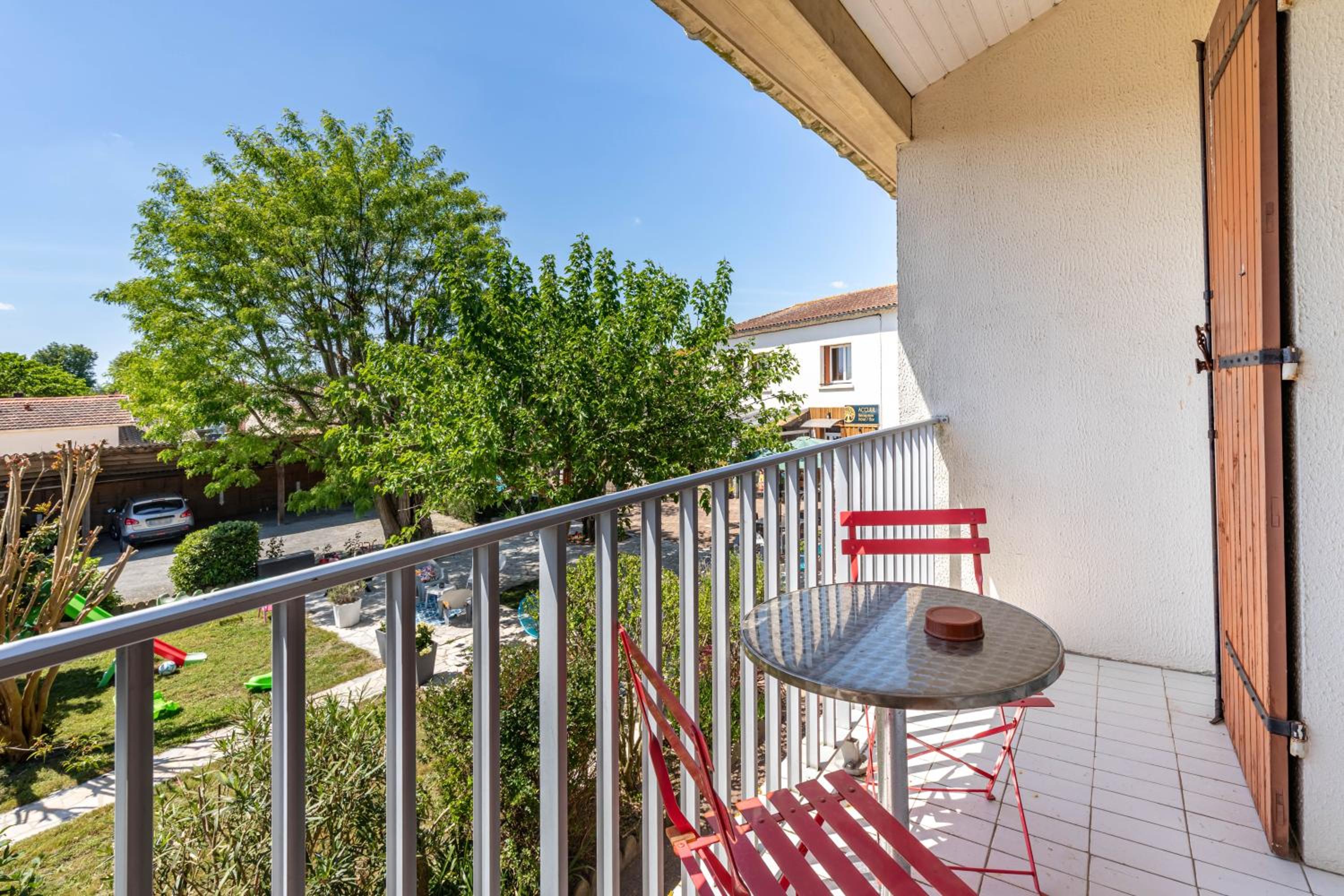 Double Room with Balcony - Photo 4