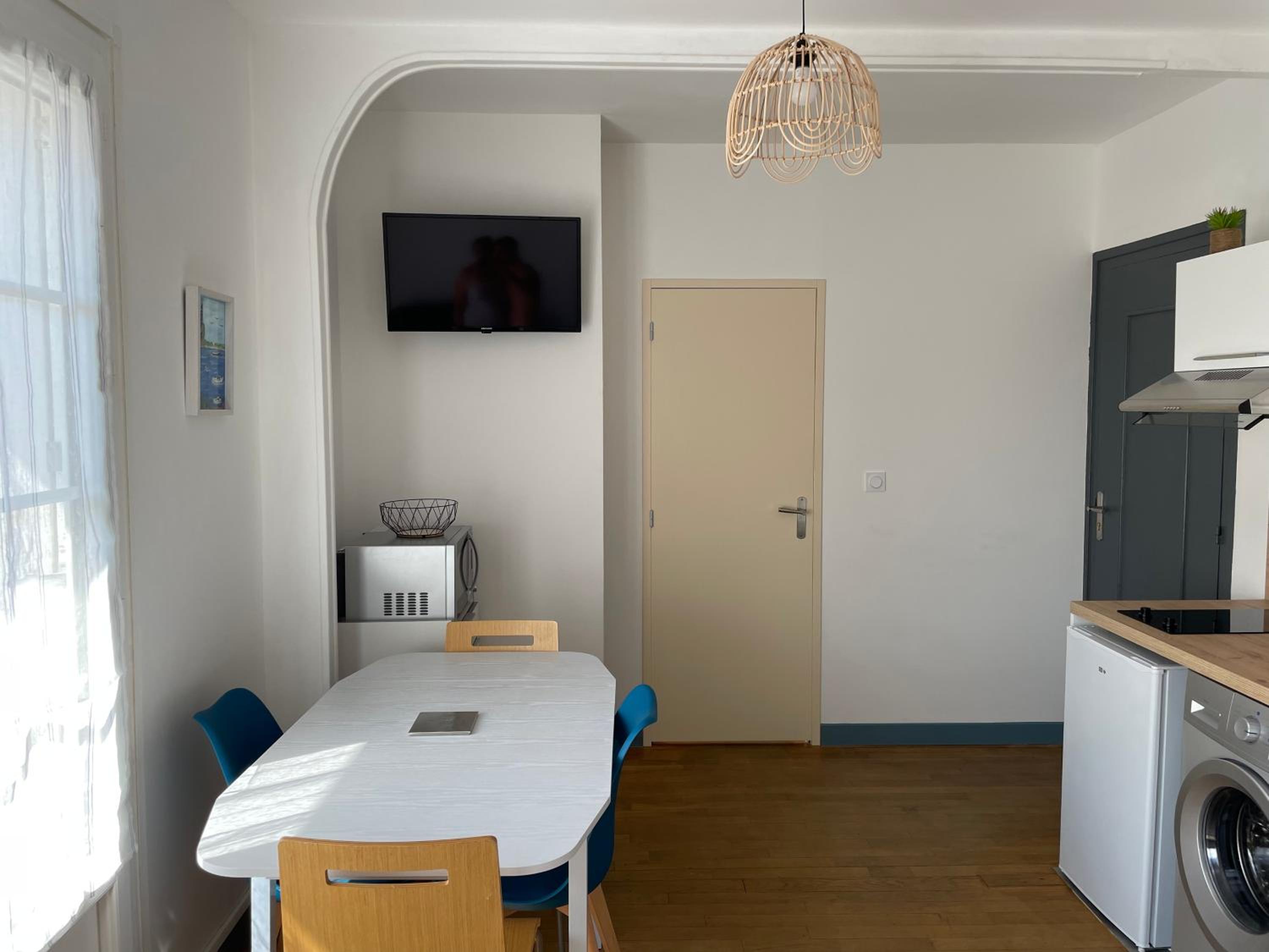 One-Bedroom Apartment - Photo 8