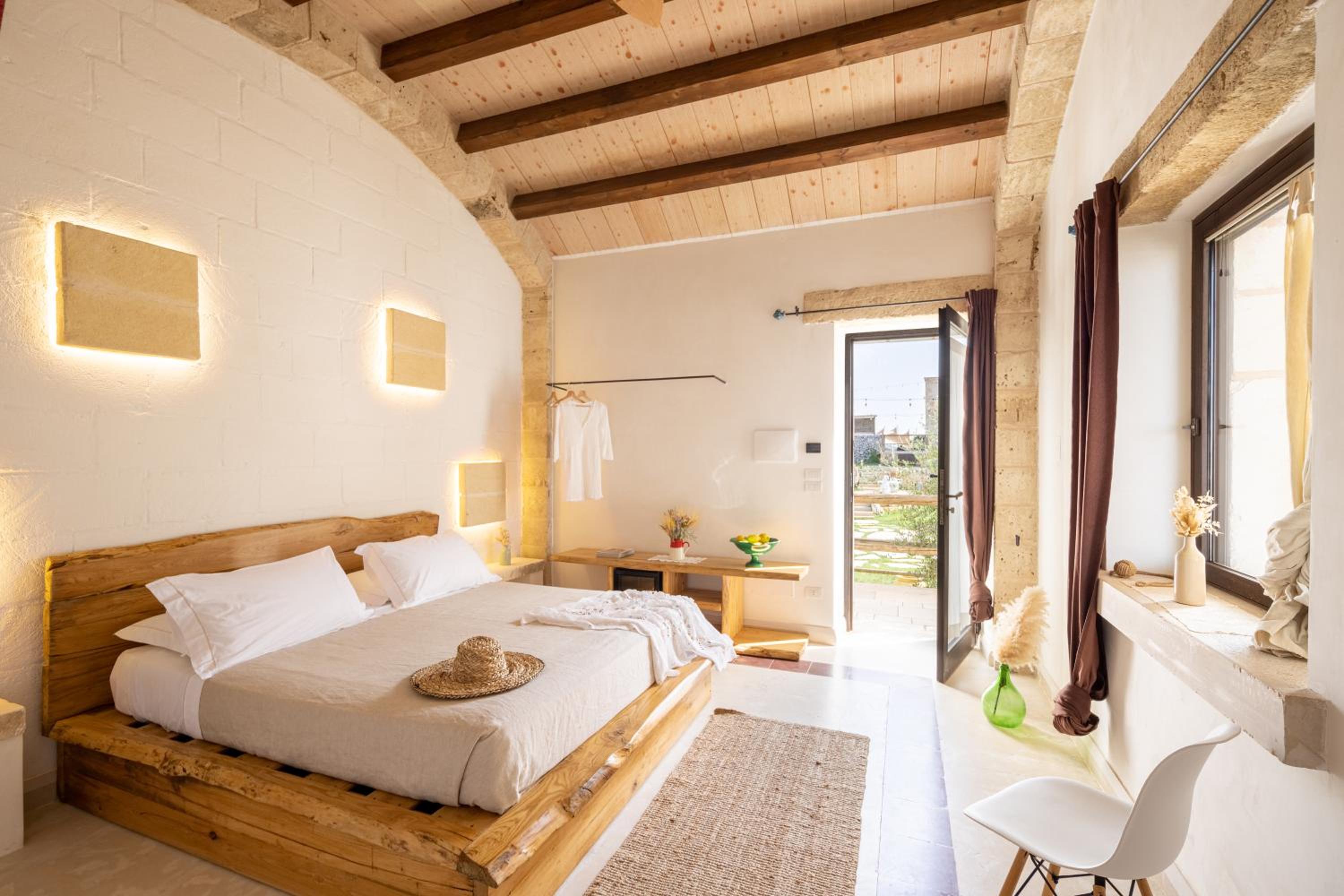 Standard Double Room - Photo 2