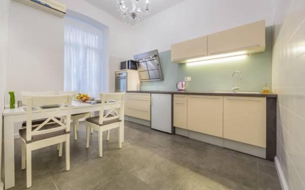 Two-Bedroom Apartment with Balcony - Photo 49