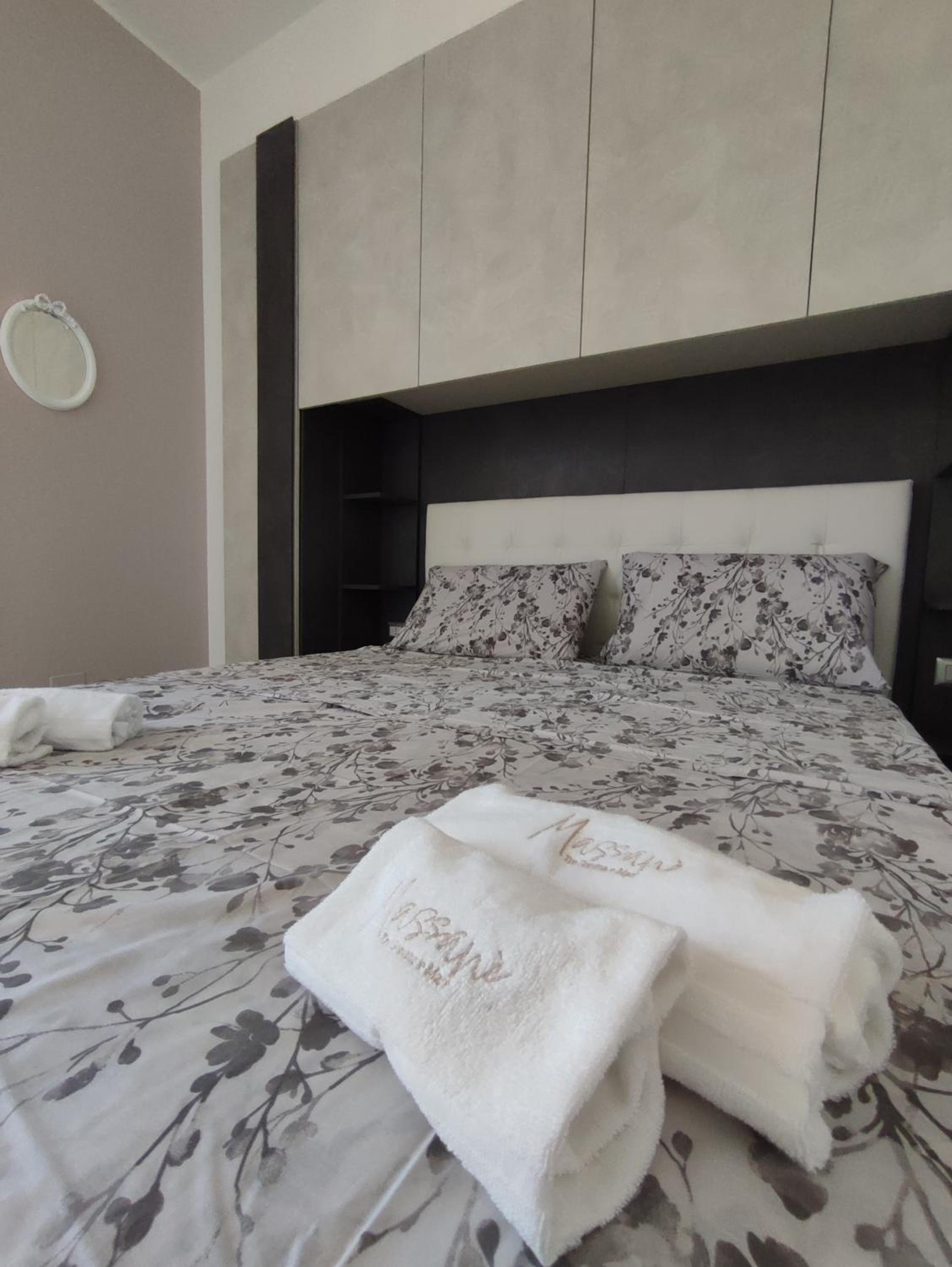 One-Bedroom Apartment with Balcony photo 2