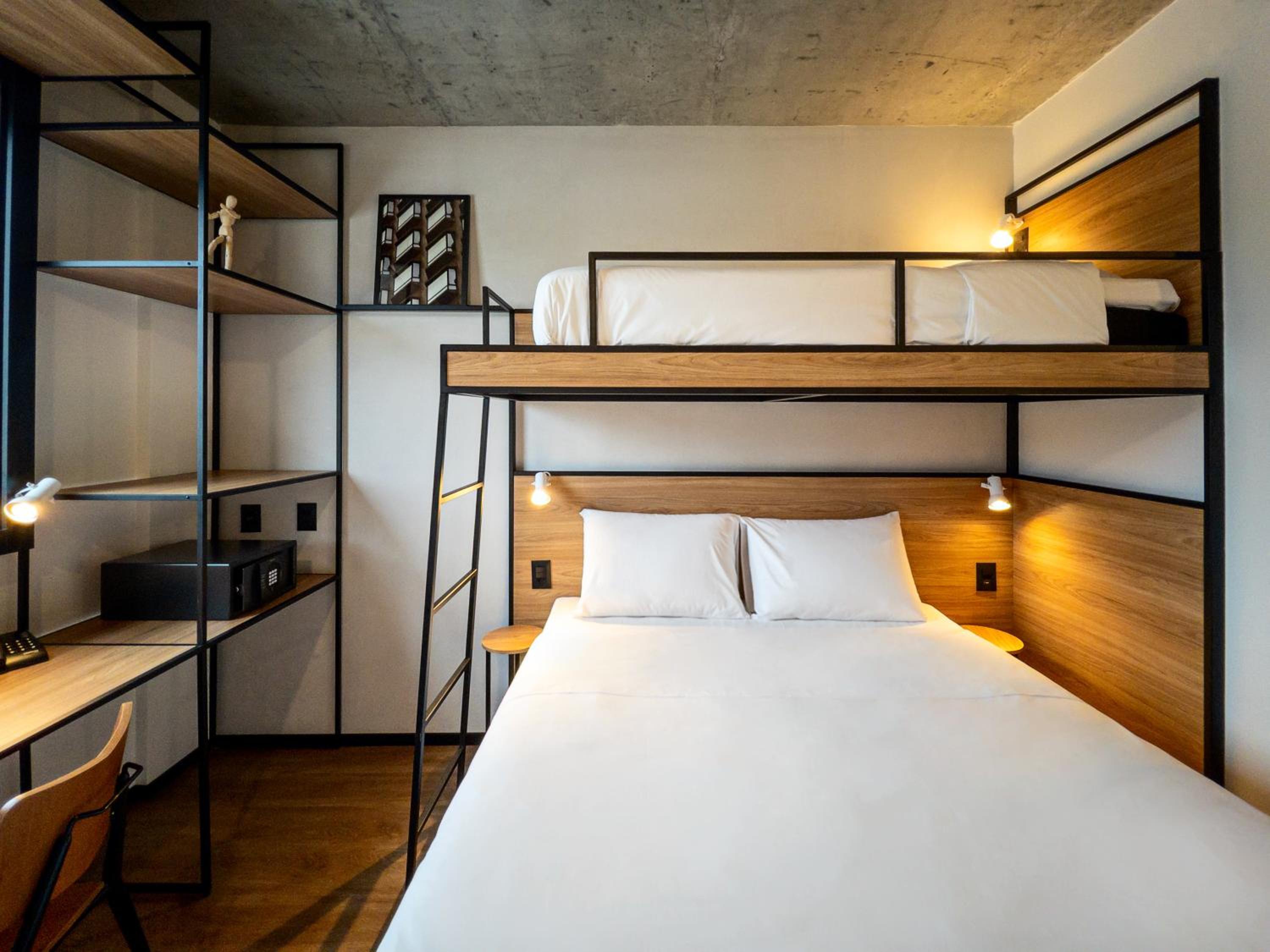 Standard Room with One Double  and One Bunk Bed photo 3