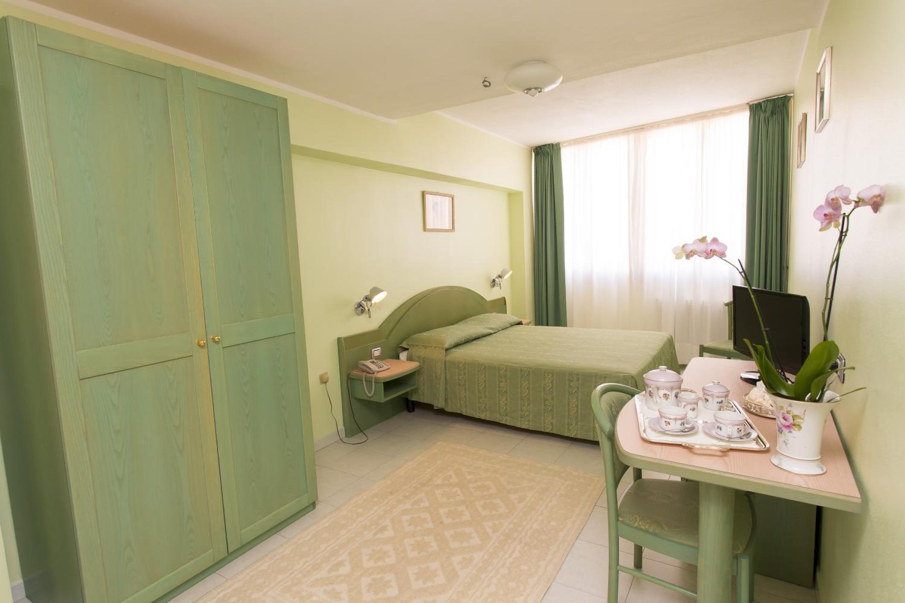 Double or Twin Room - Photo 3