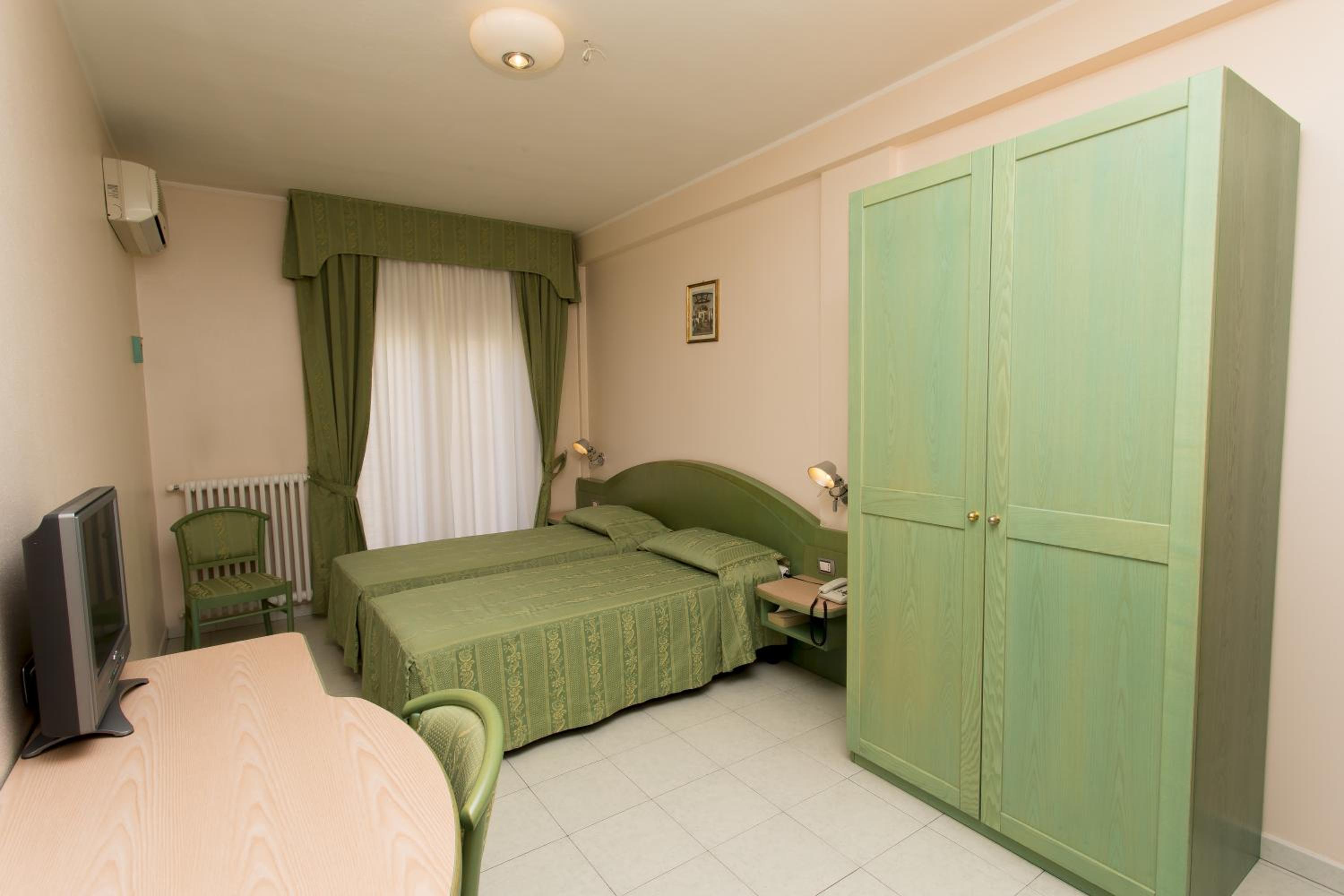 Double or Twin Room - Photo 2