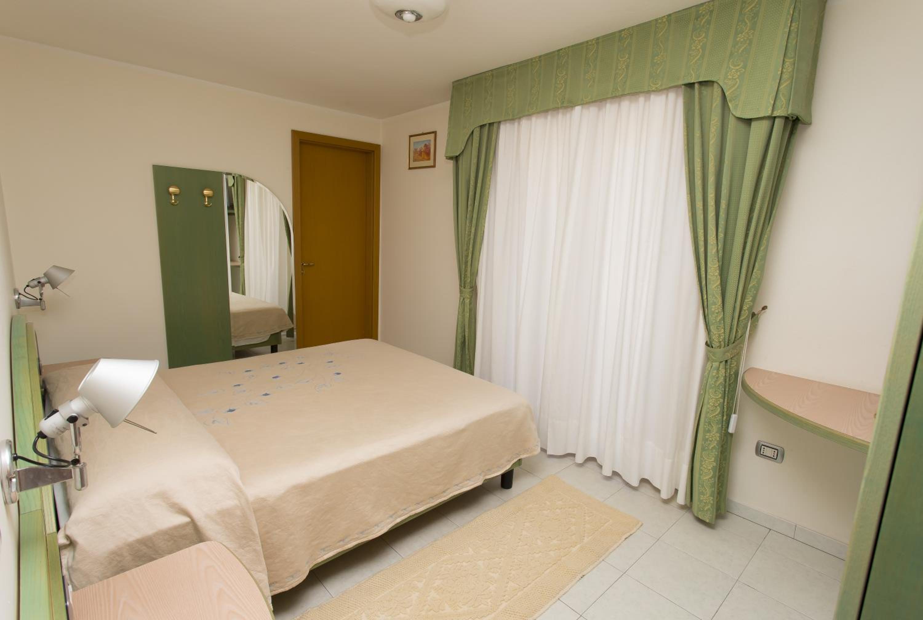 Double or Twin Room - Photo 6