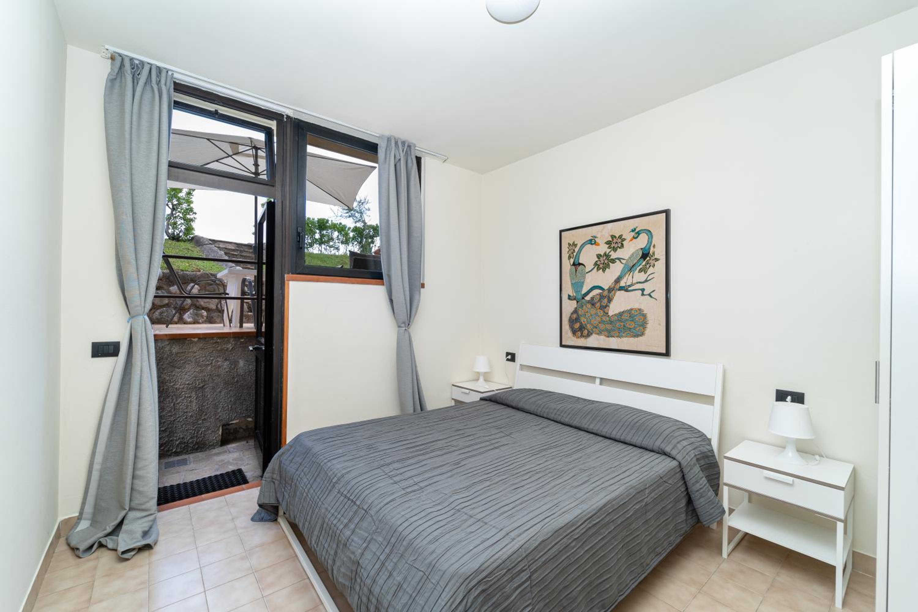 One-Bedroom Apartment - Basement photo 1