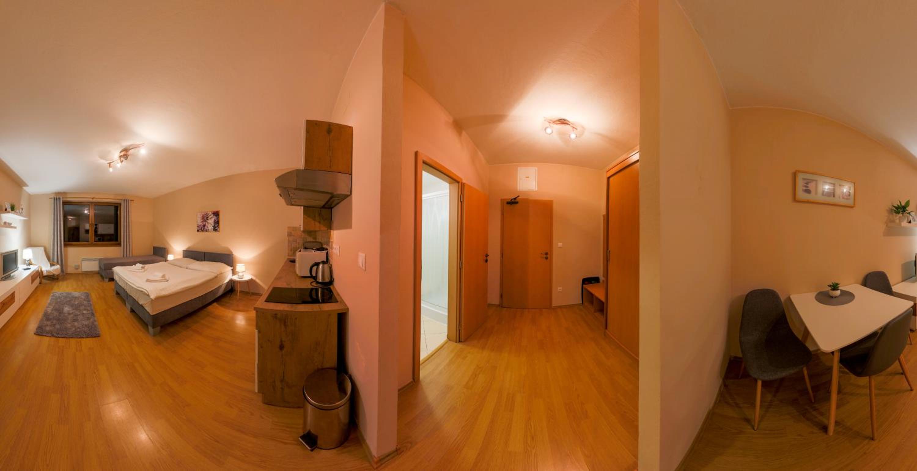 Apartment photo 2