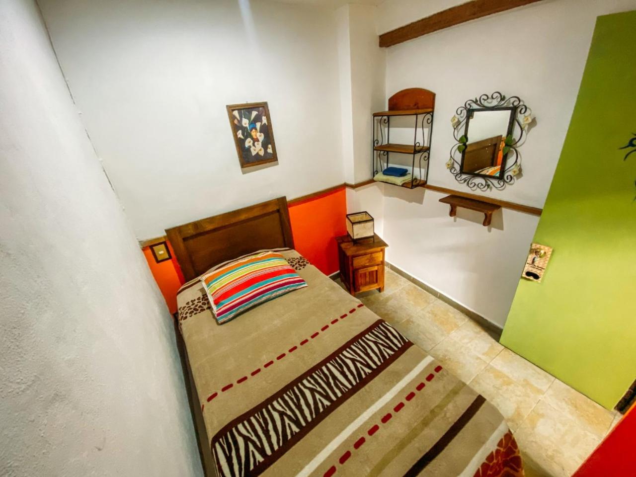 Budget Single Room photo 2