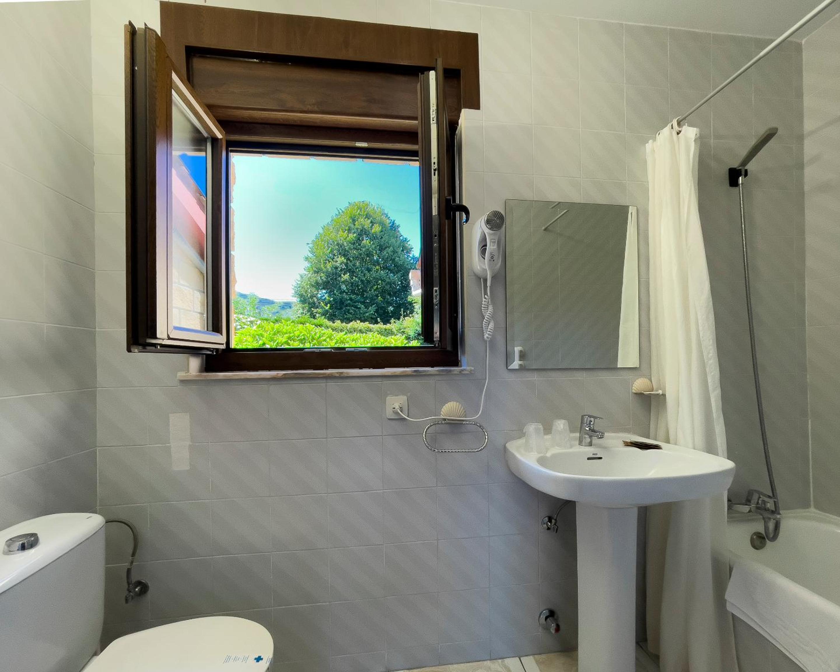 Twin Room - Photo 2