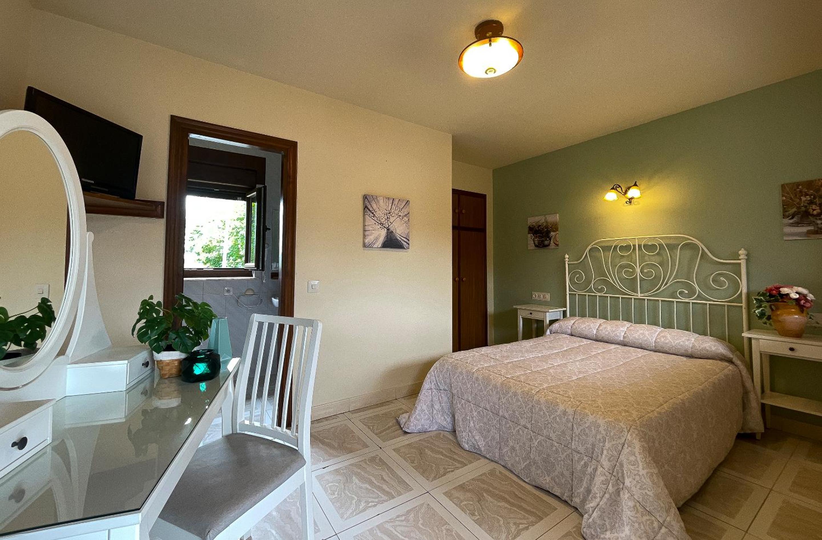 Double Room - Photo 2