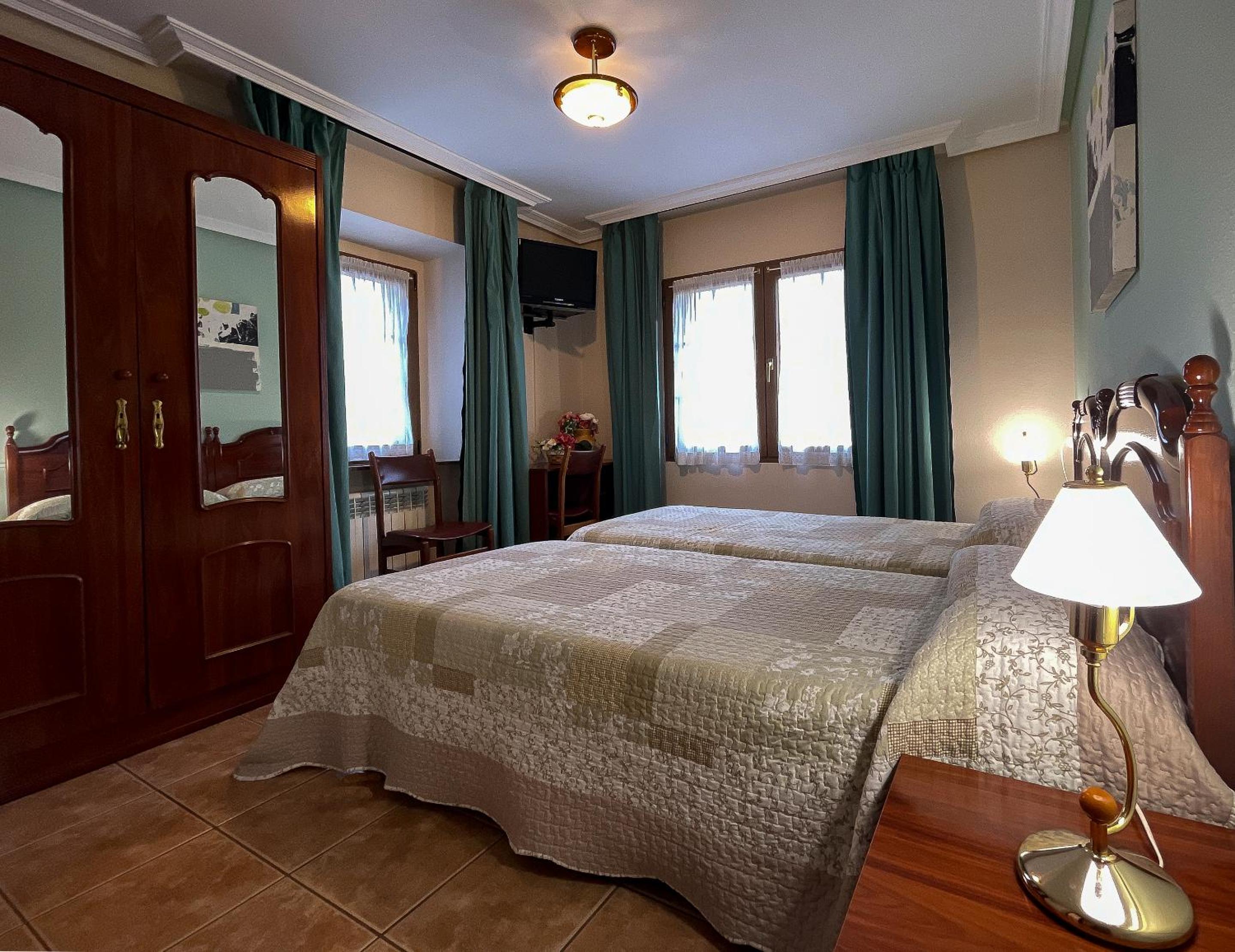 Twin Room - Photo 4