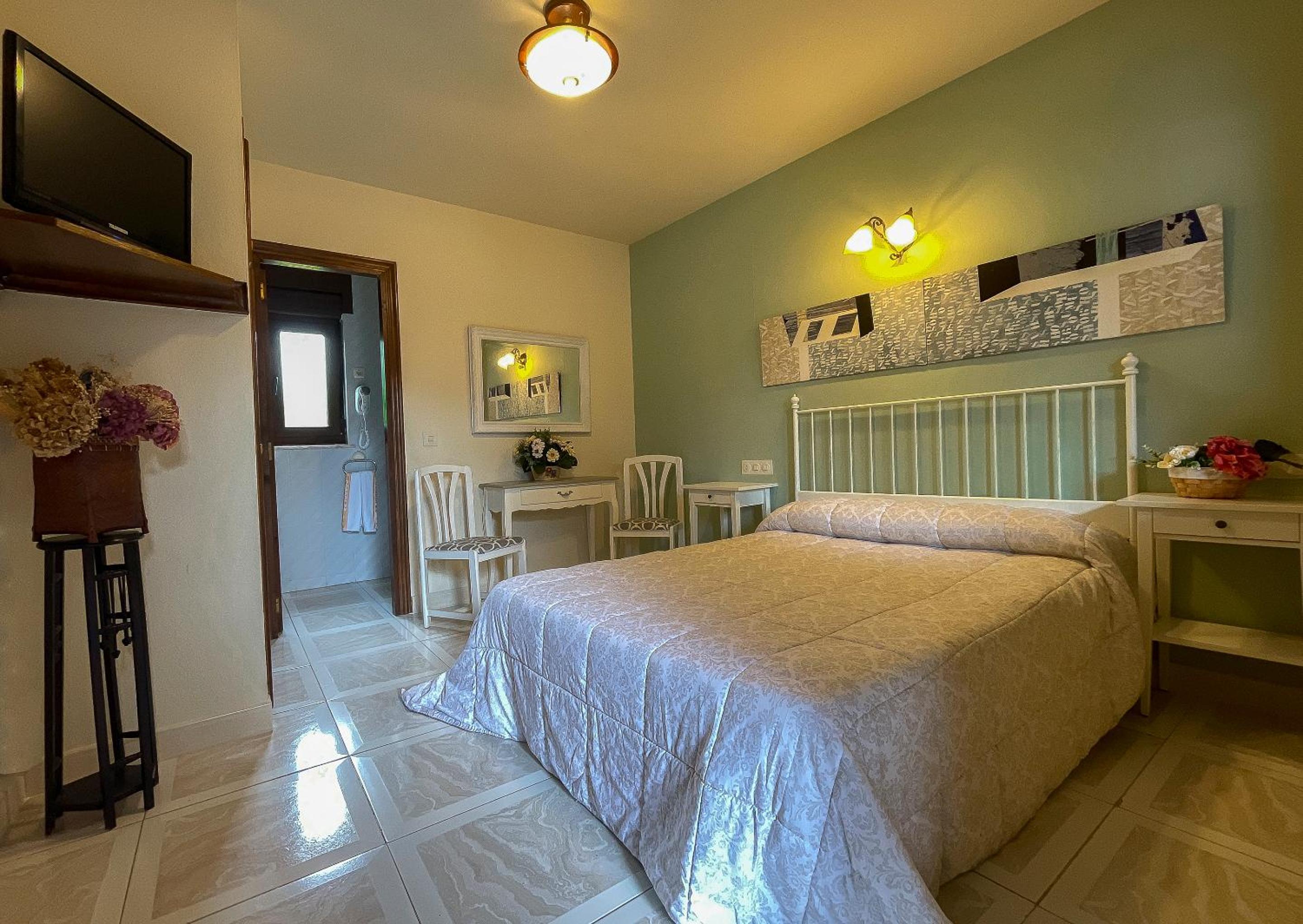 Double Room - Photo 13