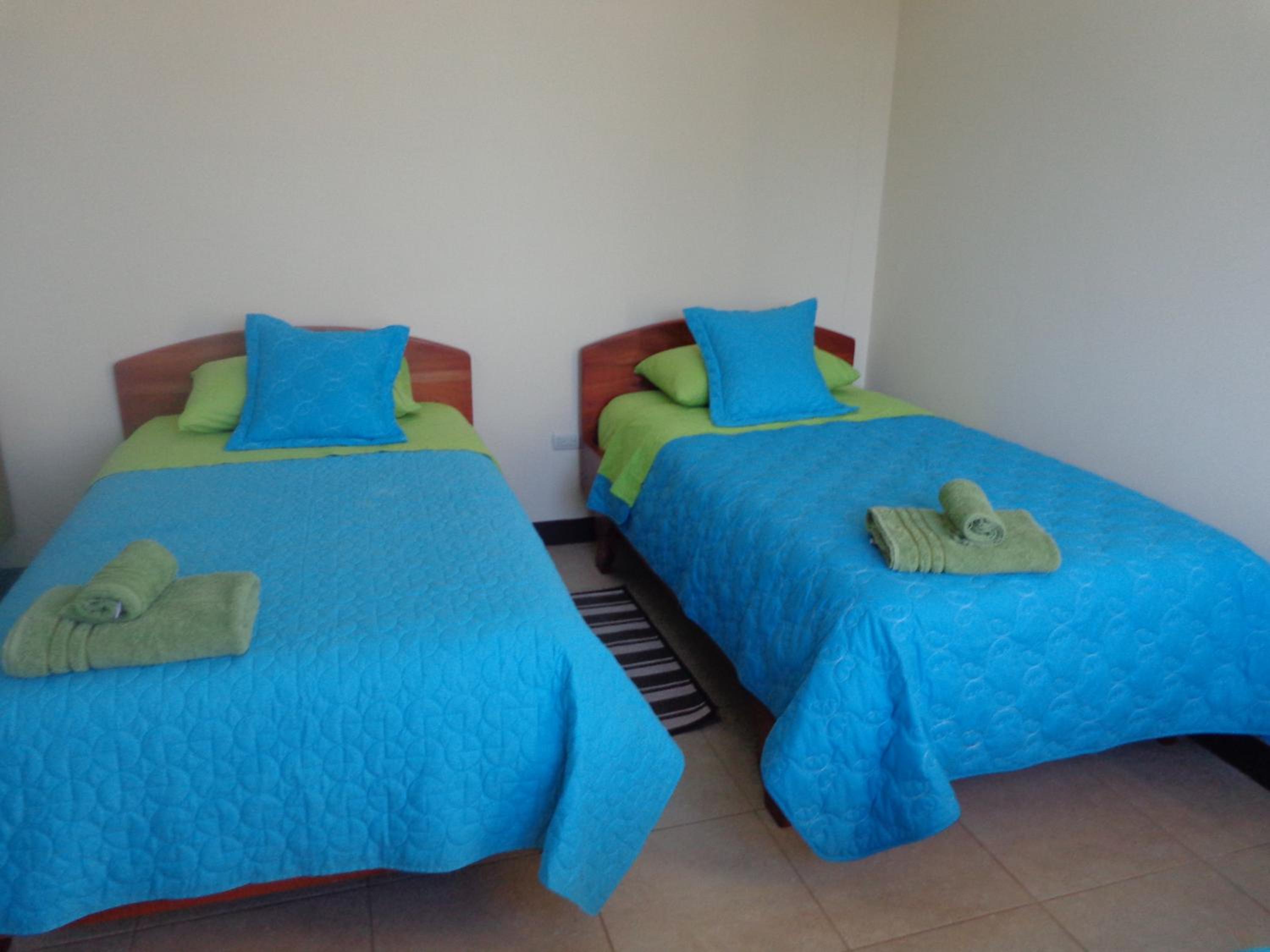 Quadruple Room with Private Bathroom - Photo 13